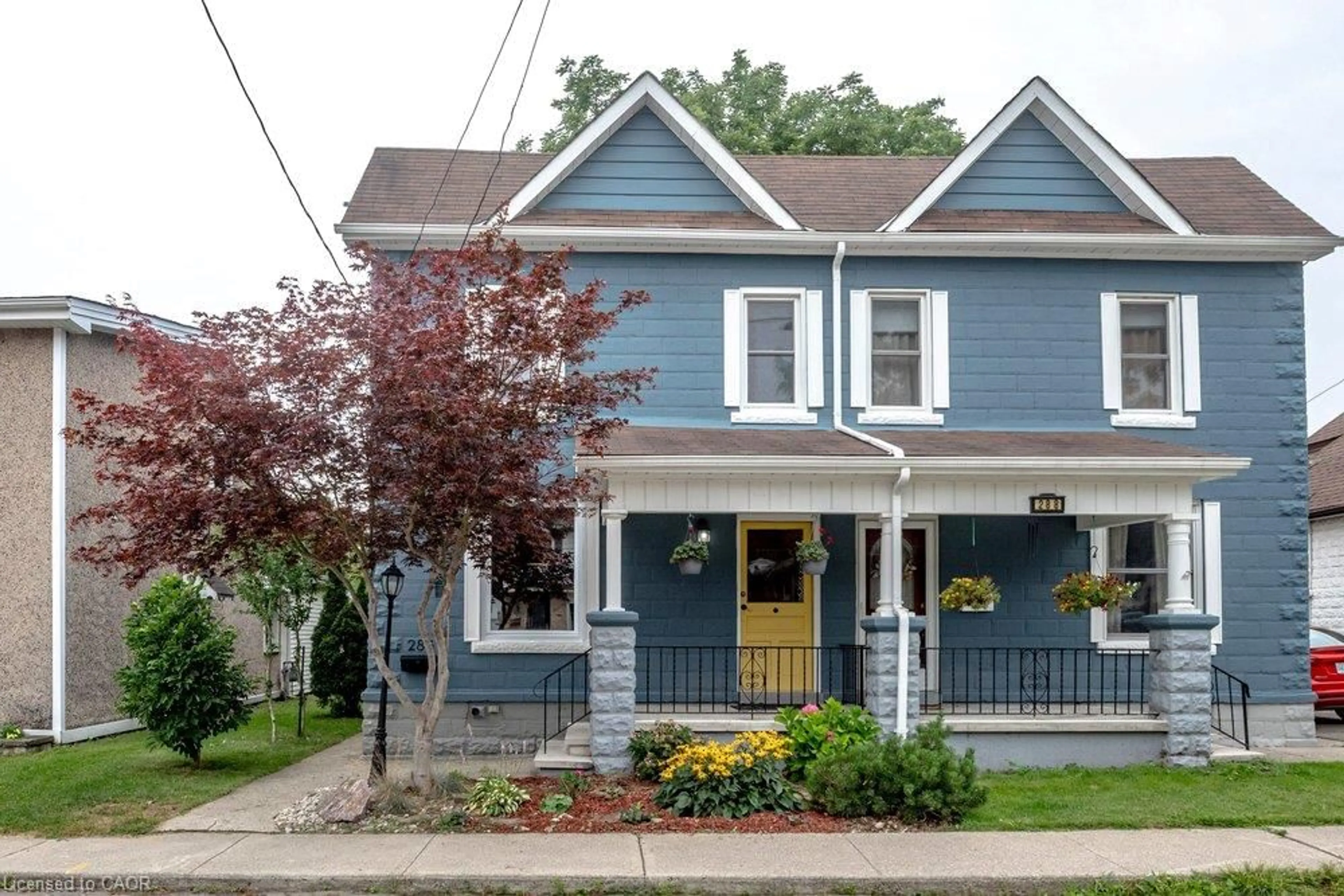 Home with vinyl exterior material, street for 286 Hatt St, Dundas Ontario L9H 2H3