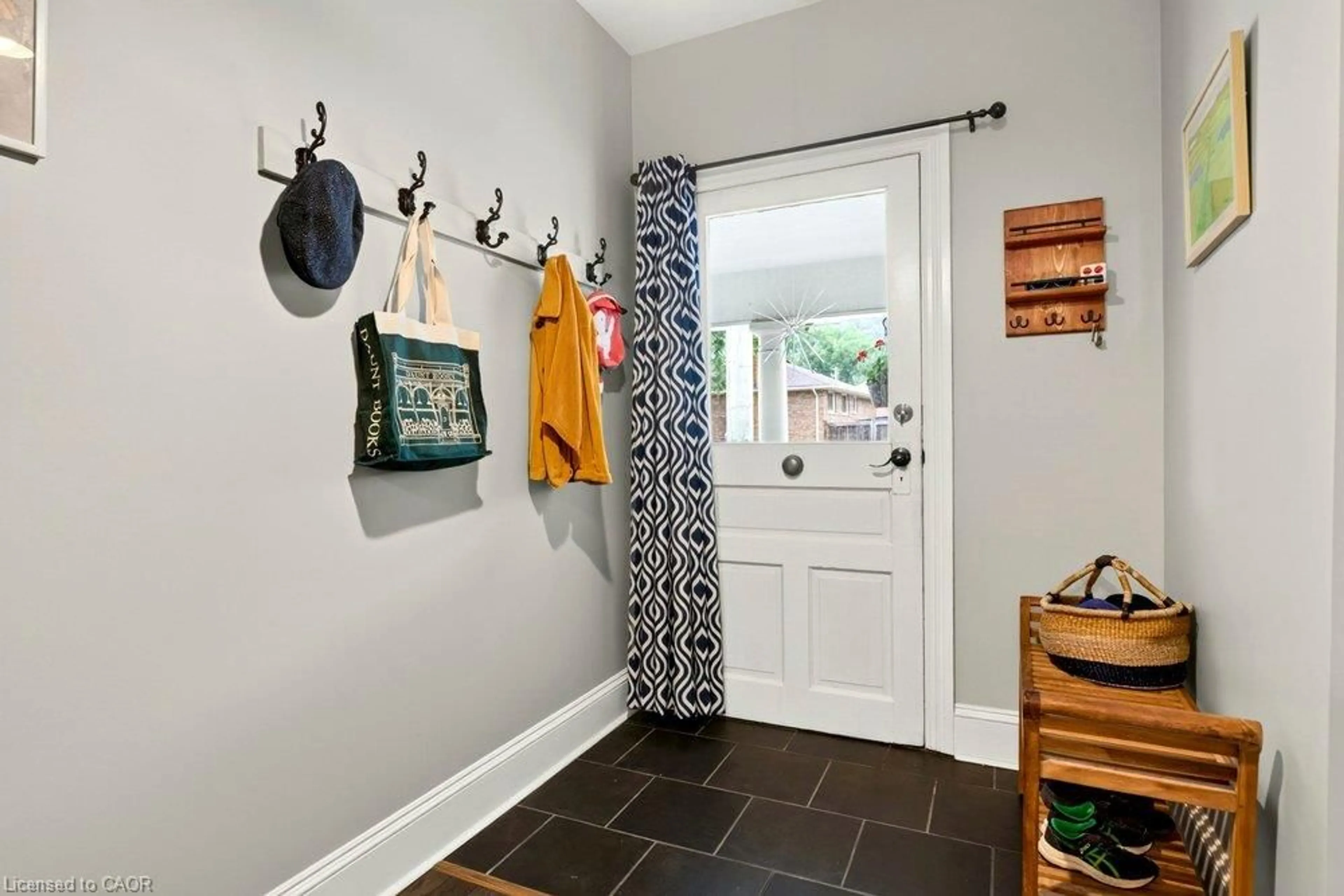 Indoor entryway for 286 Hatt St, Dundas Ontario L9H 2H3