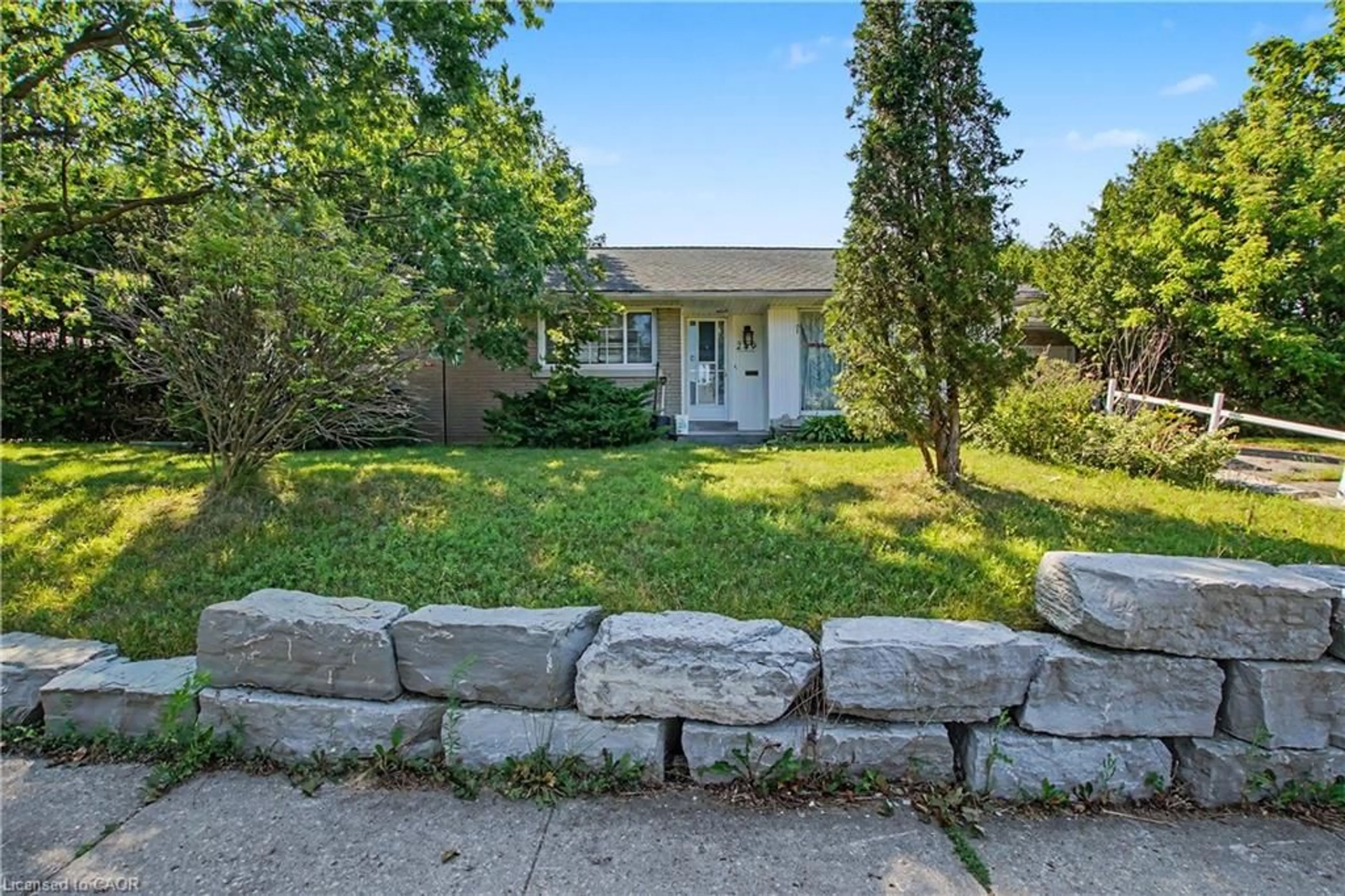 A pic from outside/outdoor area/front of a property/back of a property/a pic from drone, street for 249 Woodhaven Rd, Kitchener Ontario N2C 1V6