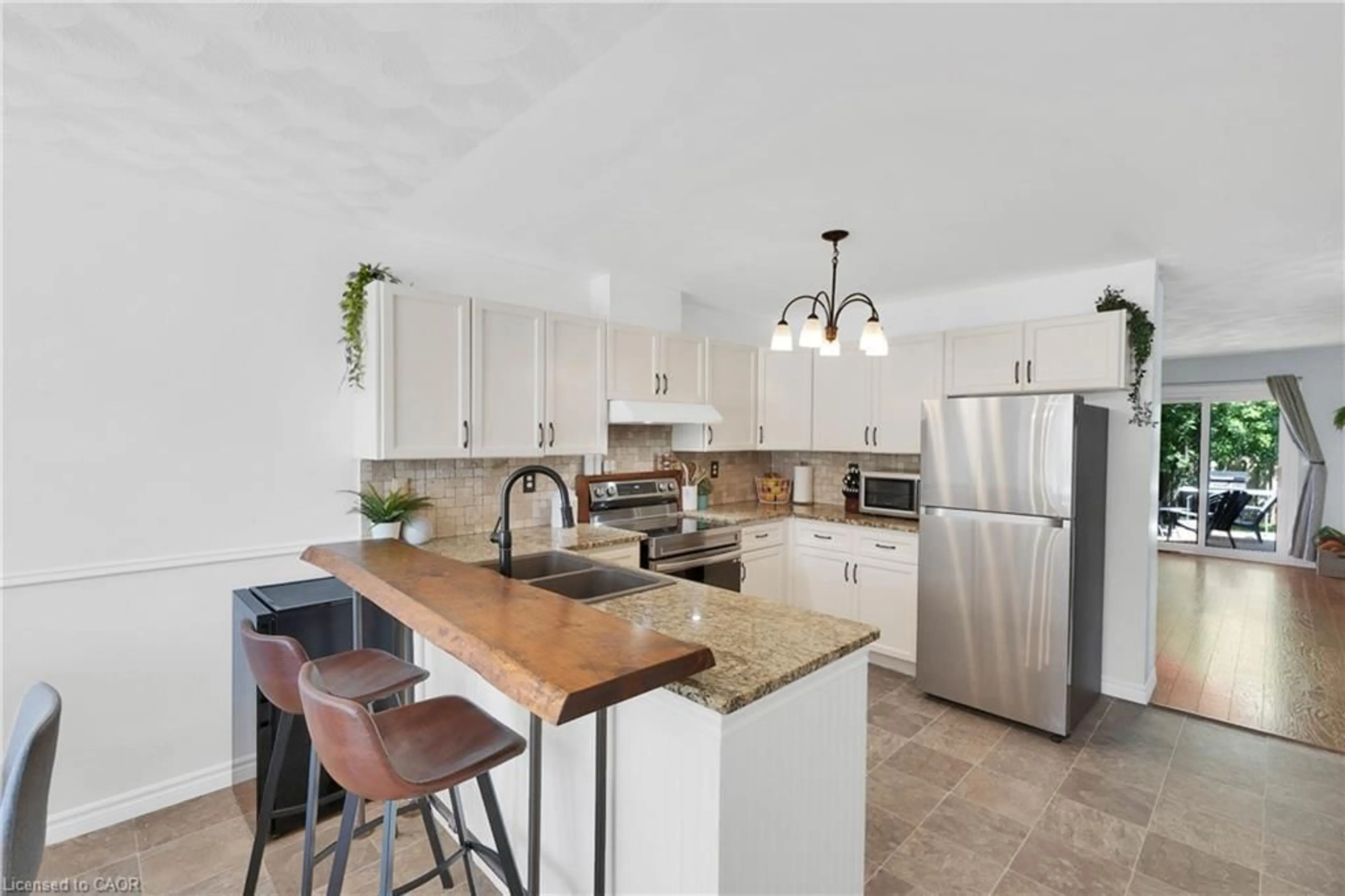Open concept kitchen, ceramic/tile floor for 133 Whitlaw Way, Paris Ontario N3L 4C9