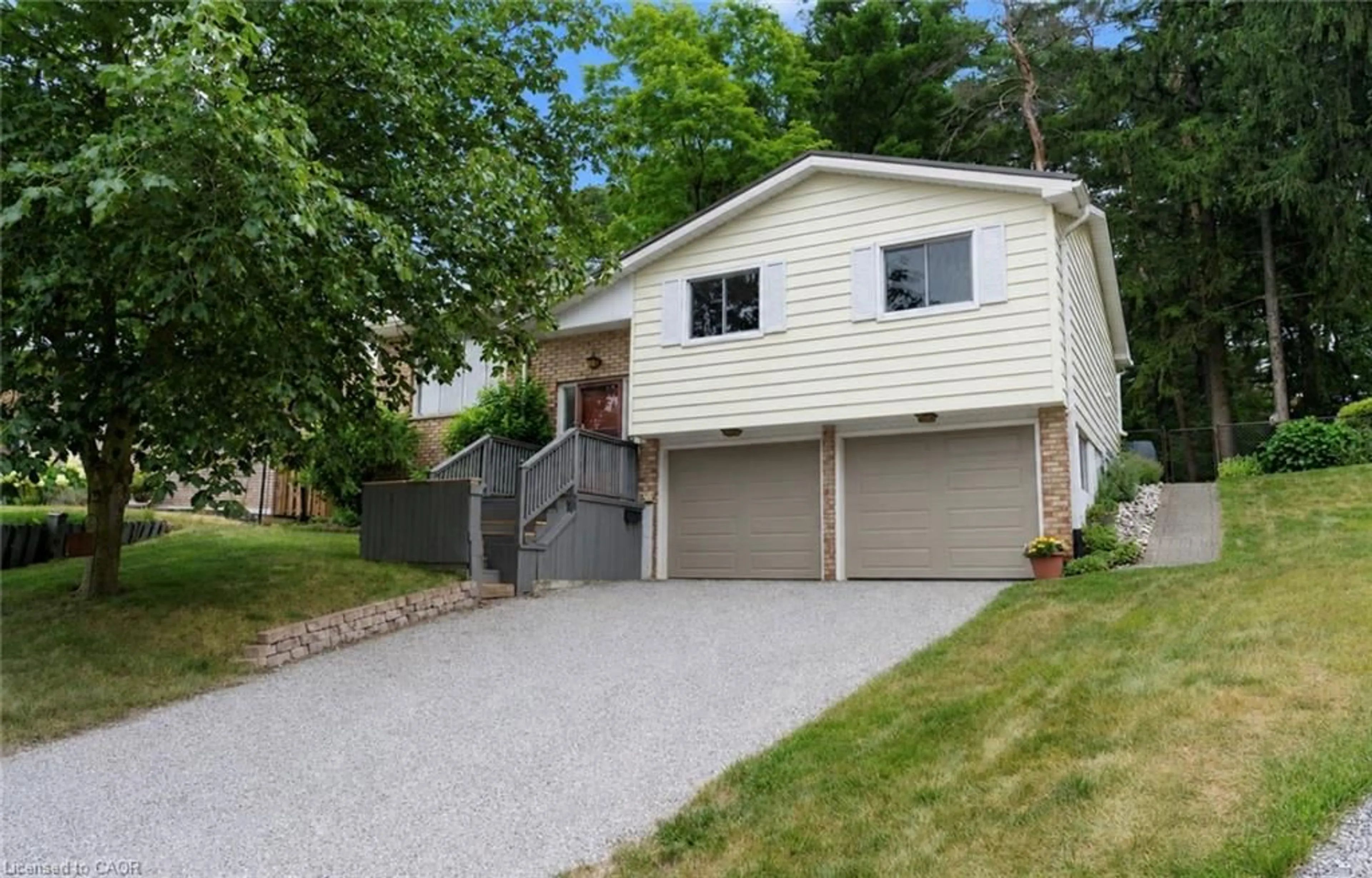 Home with vinyl exterior material, street for 11 Glenda St, Simcoe Ontario N3Y 4T3