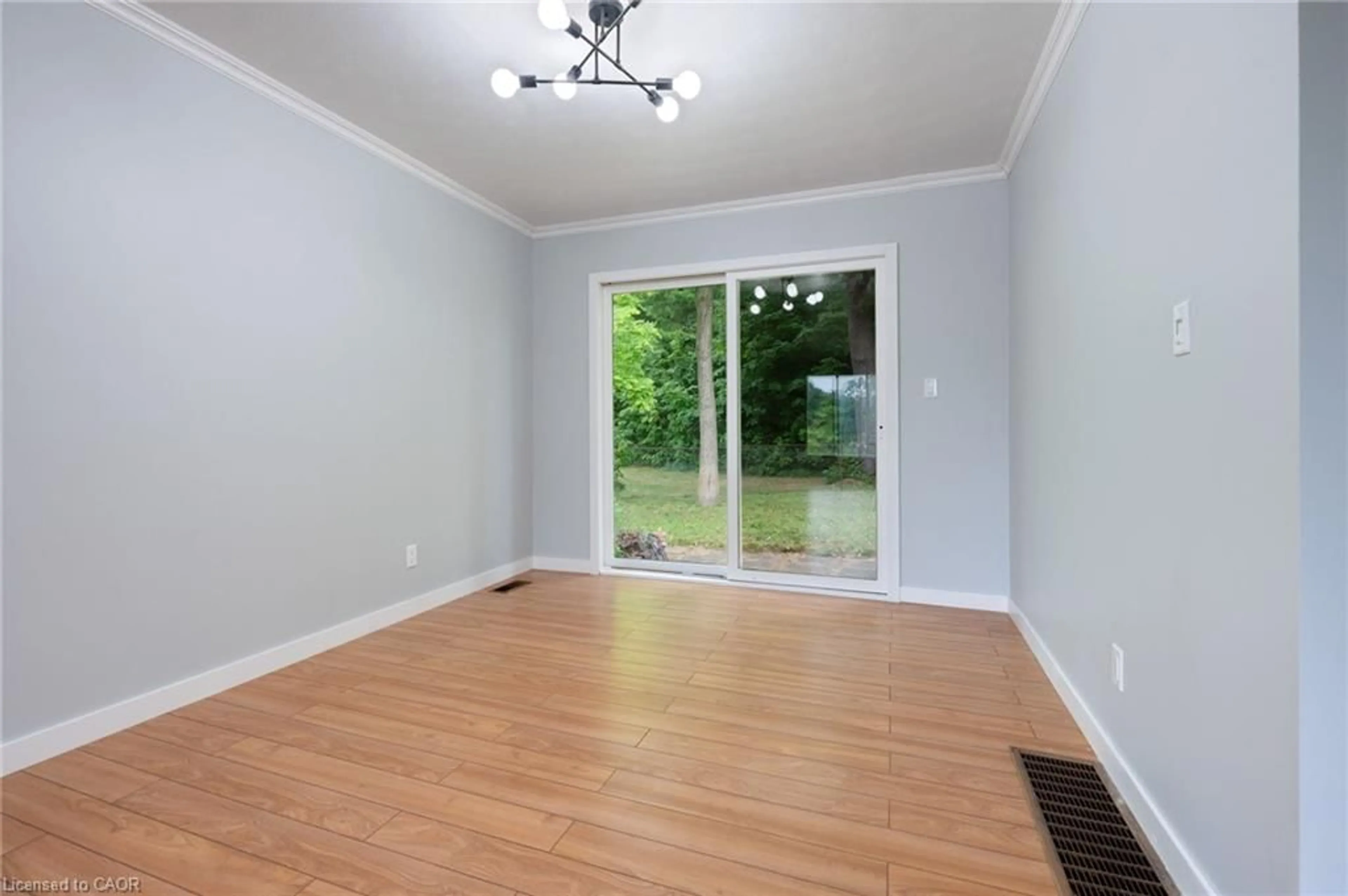 A pic of a room for 11 Glenda St, Simcoe Ontario N3Y 4T3