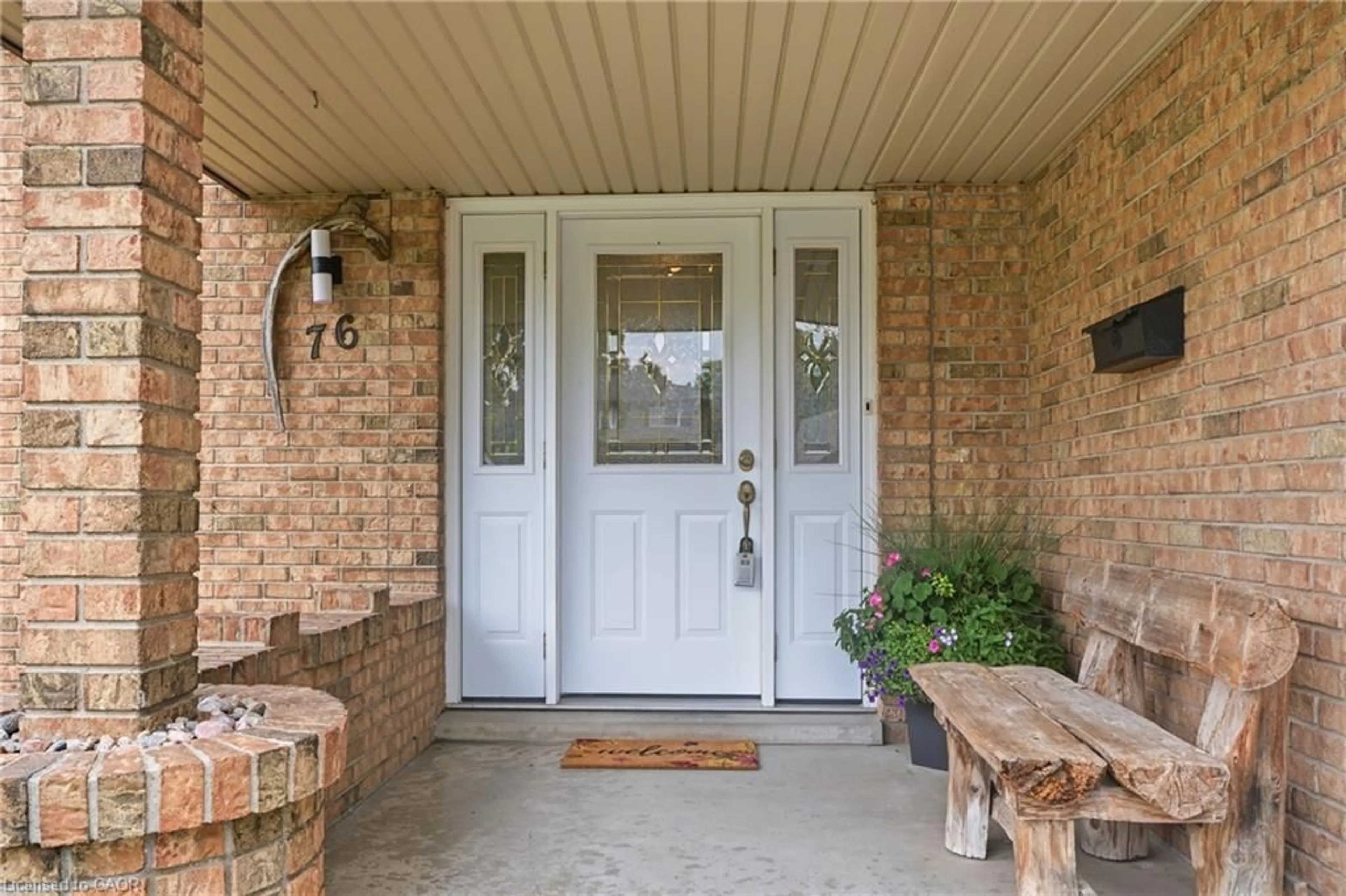 Indoor entryway for 76 Lower Canada Cres, Kitchener Ontario N2P 1E8