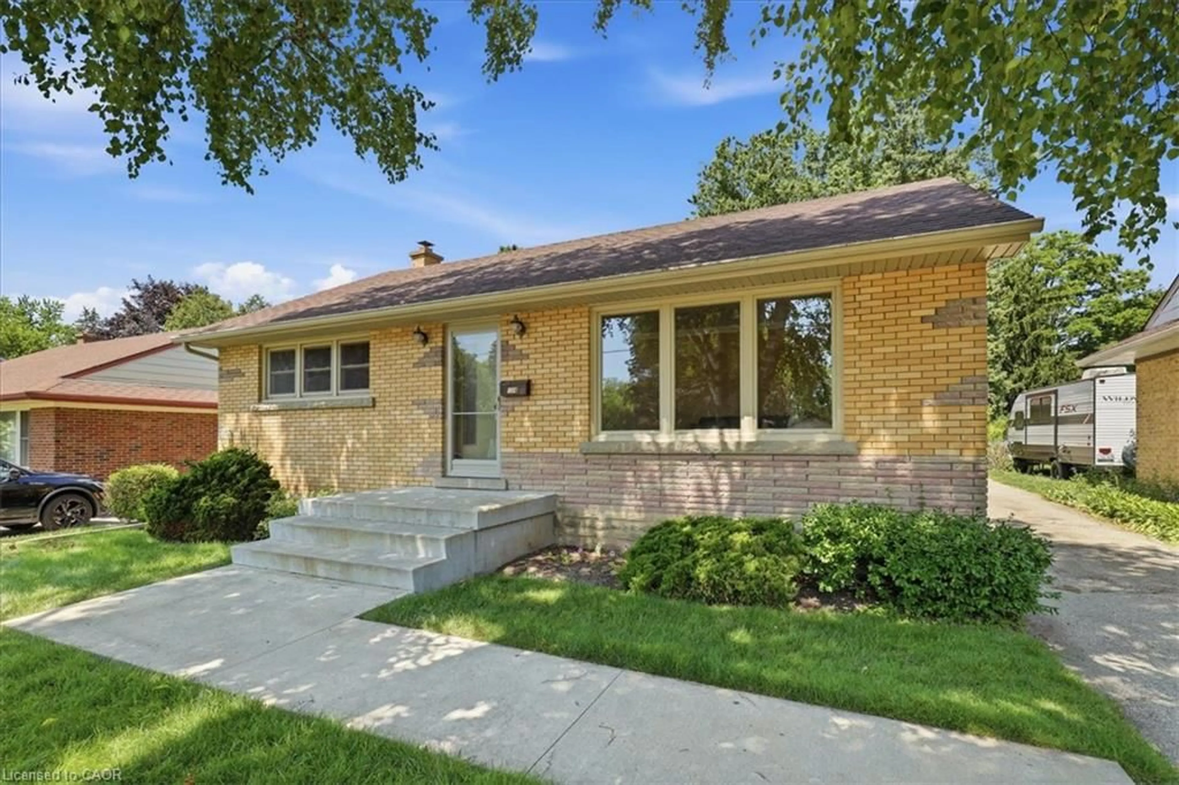 Home with brick exterior material, street for 184 Murdock Ave, Waterloo Ontario N2J 2M5