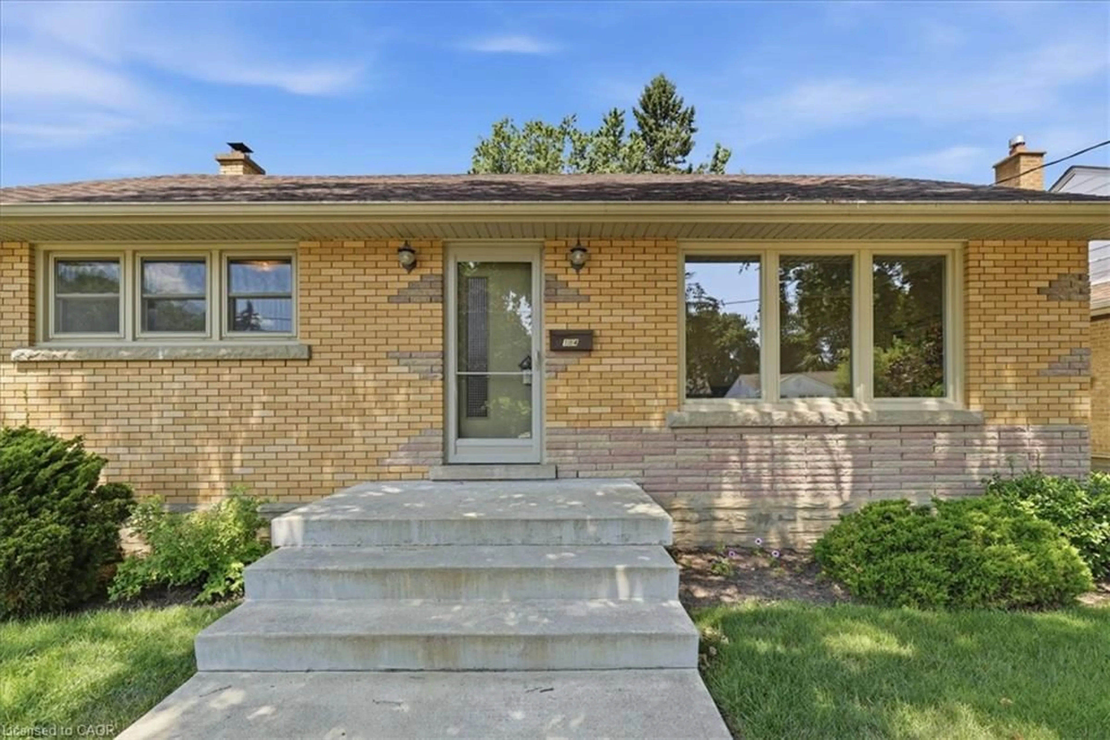 Home with brick exterior material, street for 184 Murdock Ave, Waterloo Ontario N2J 2M5