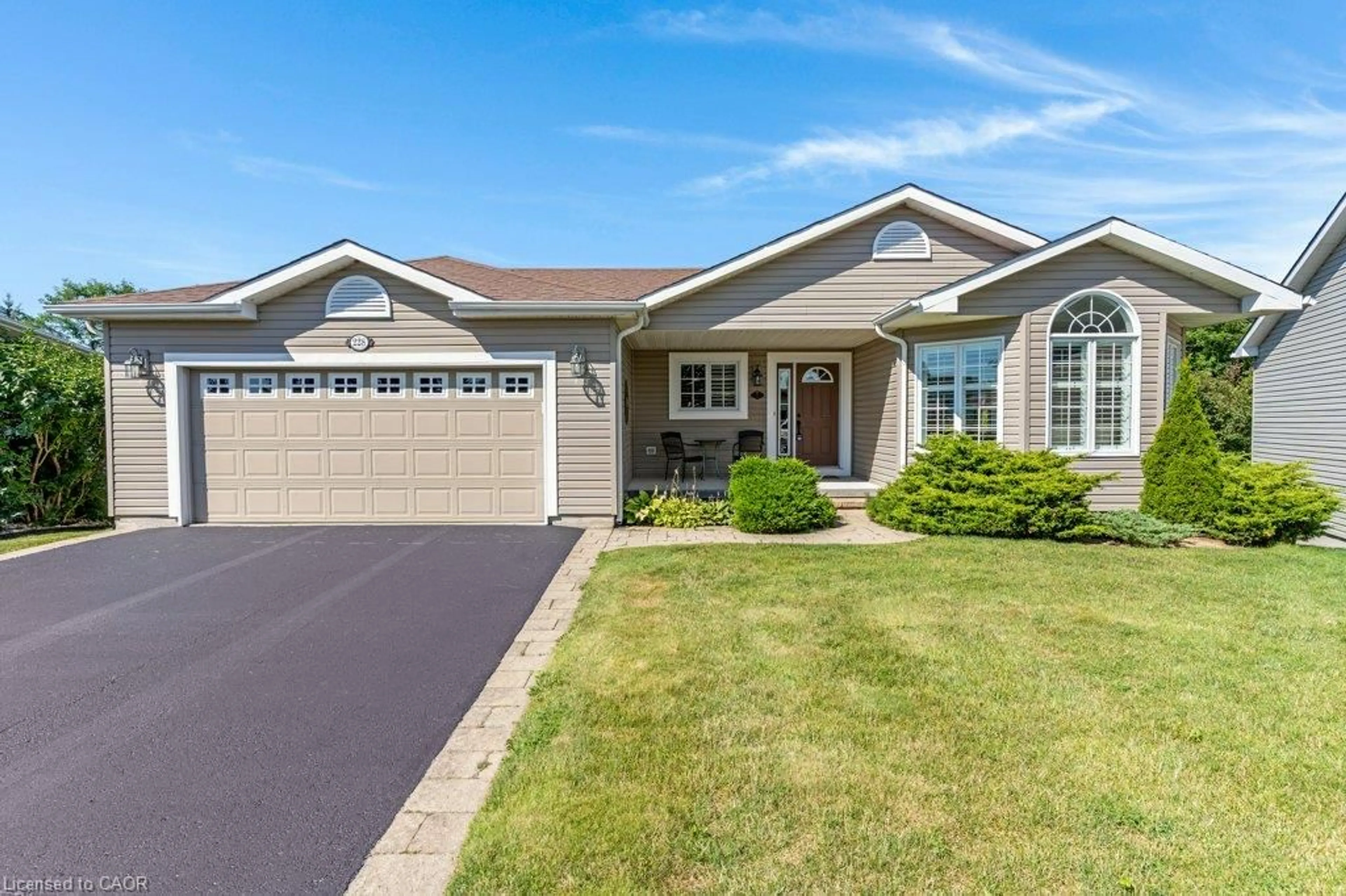 Home with vinyl exterior material, street for 228 Glenariff Dr, Freelton Ontario L8B 1A5