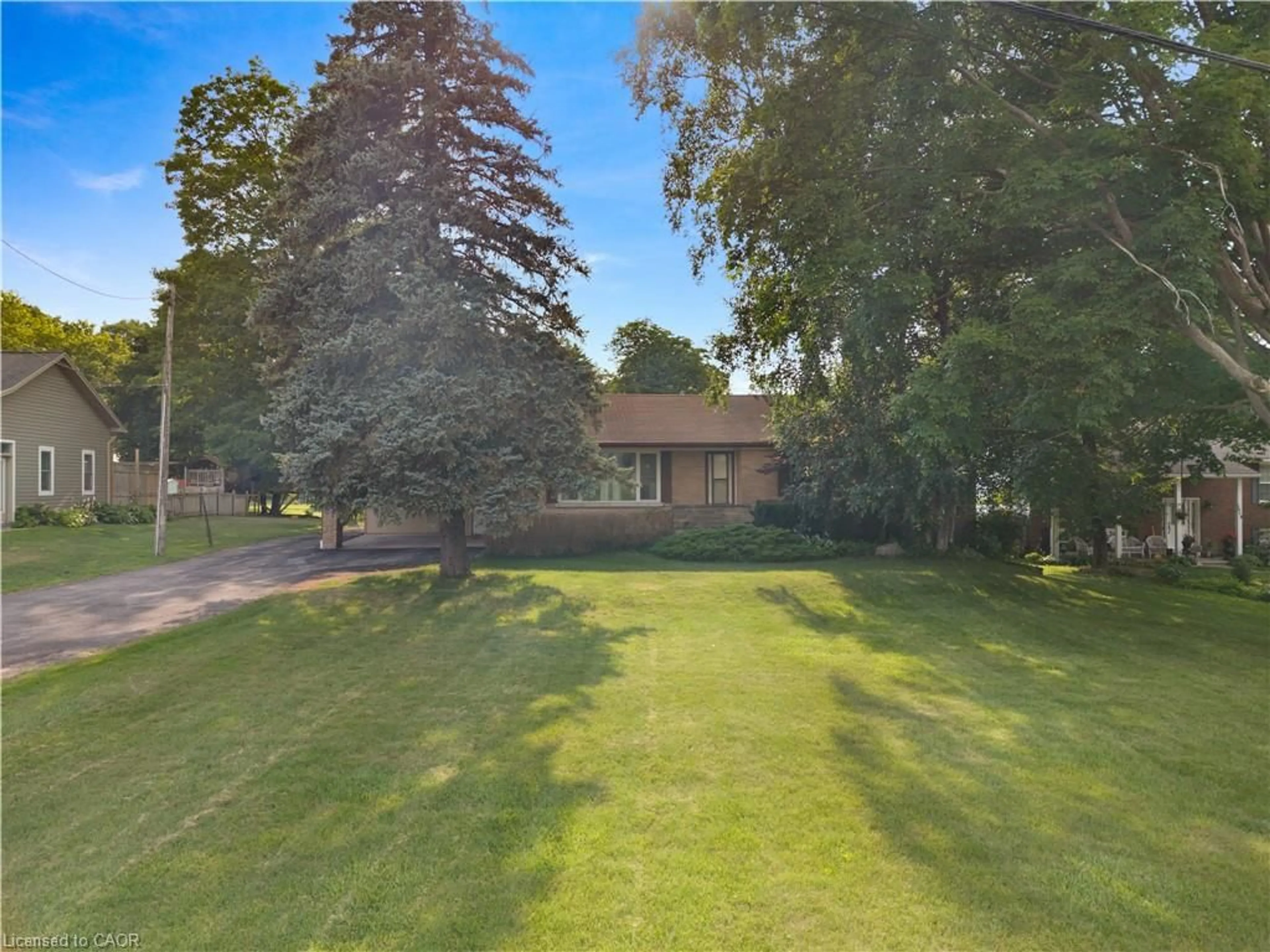 A pic from outside/outdoor area/front of a property/back of a property/a pic from drone, unknown for 1645 King St, St. Jacobs Ontario N0B 2N0