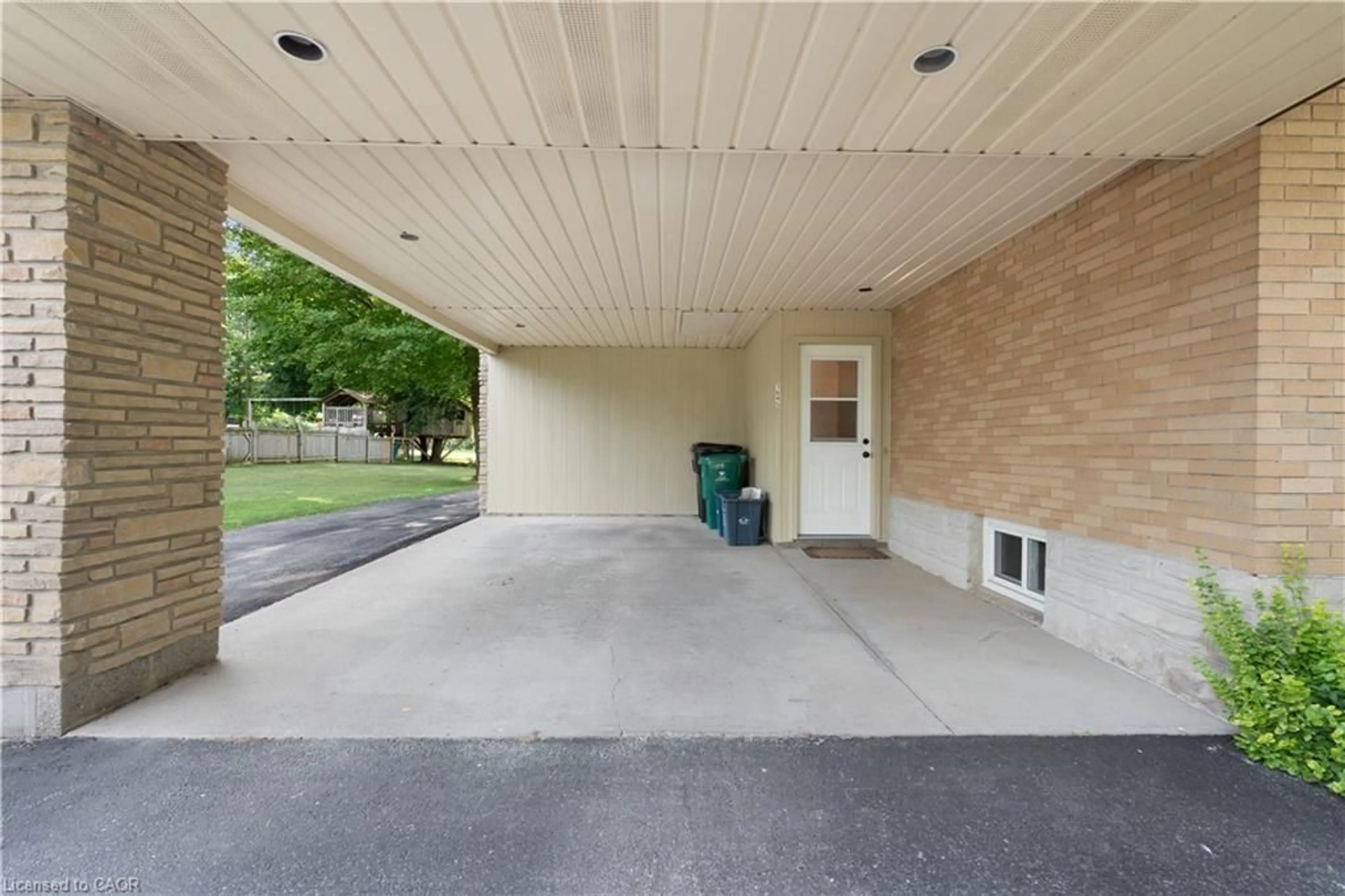 Indoor garage for 1645 King St, St. Jacobs Ontario N0B 2N0