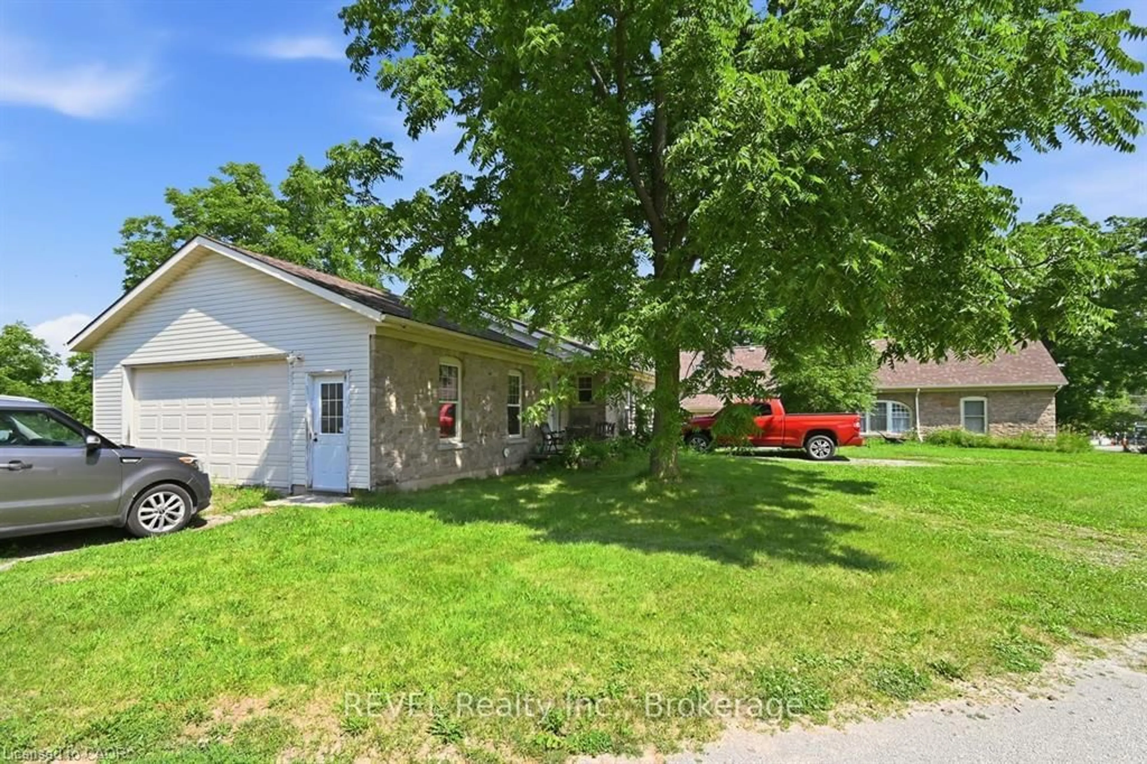 A pic from outside/outdoor area/front of a property/back of a property/a pic from drone, street for 2986 Wessel Dr, Lincoln Ontario L2R 6P7