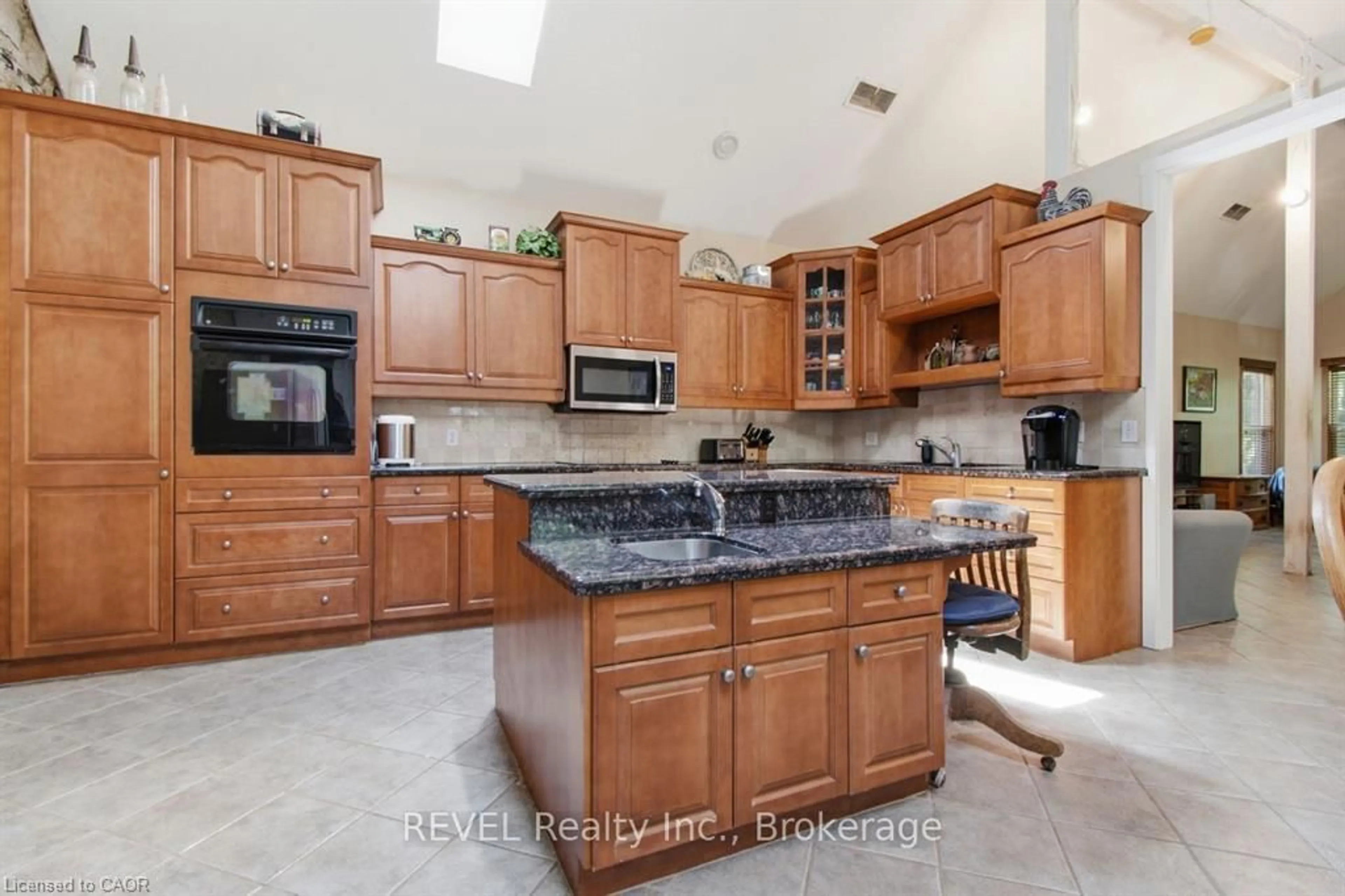 Open concept kitchen, ceramic/tile floor for 2986 Wessel Dr, Lincoln Ontario L2R 6P7