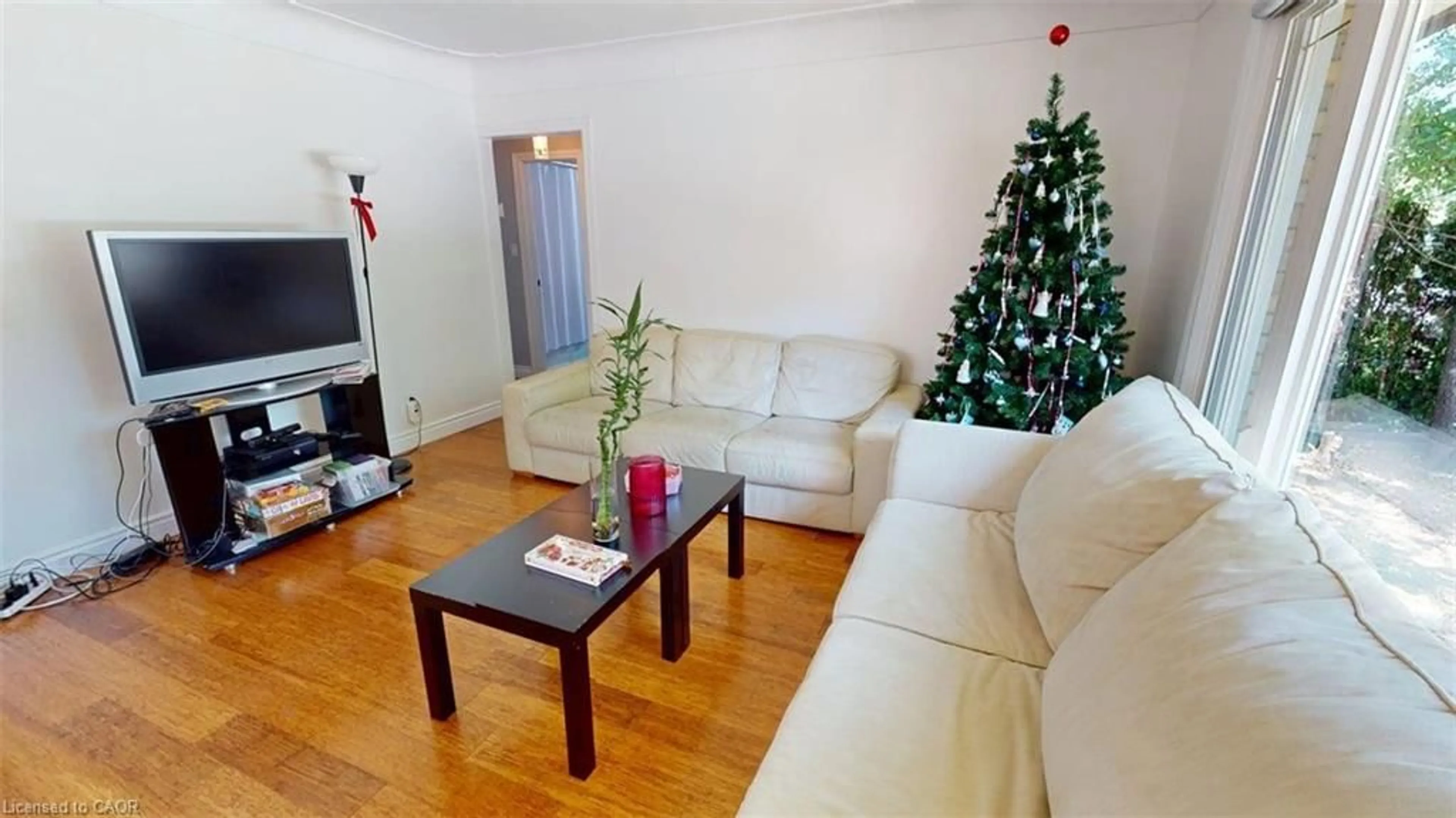 Living room with furniture, wood/laminate floor for 56 Lower Horning Rd, Hamilton Ontario L8S 3G3