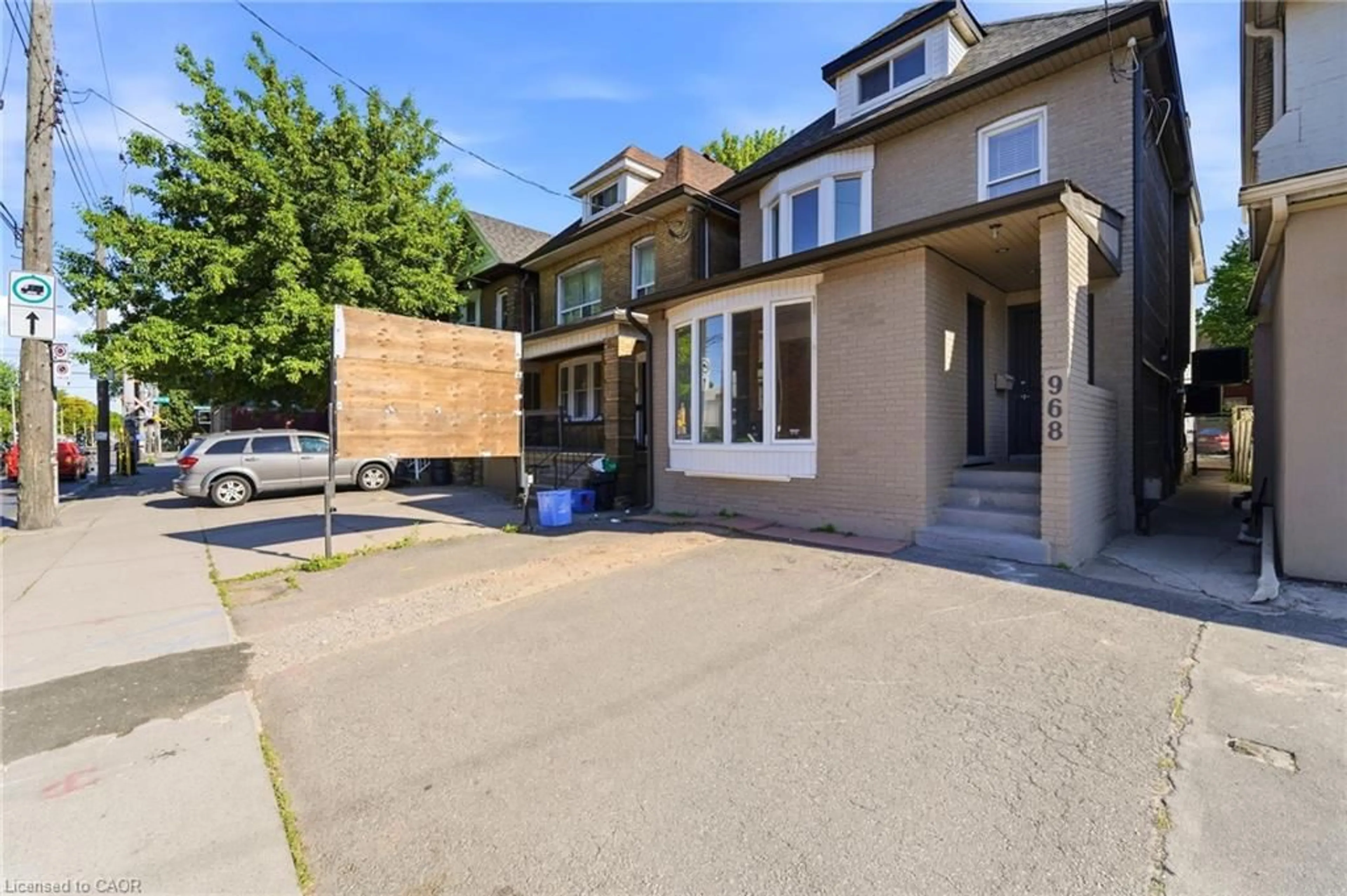 Unknown for 968 Main St, Hamilton Ontario L8M 1M8