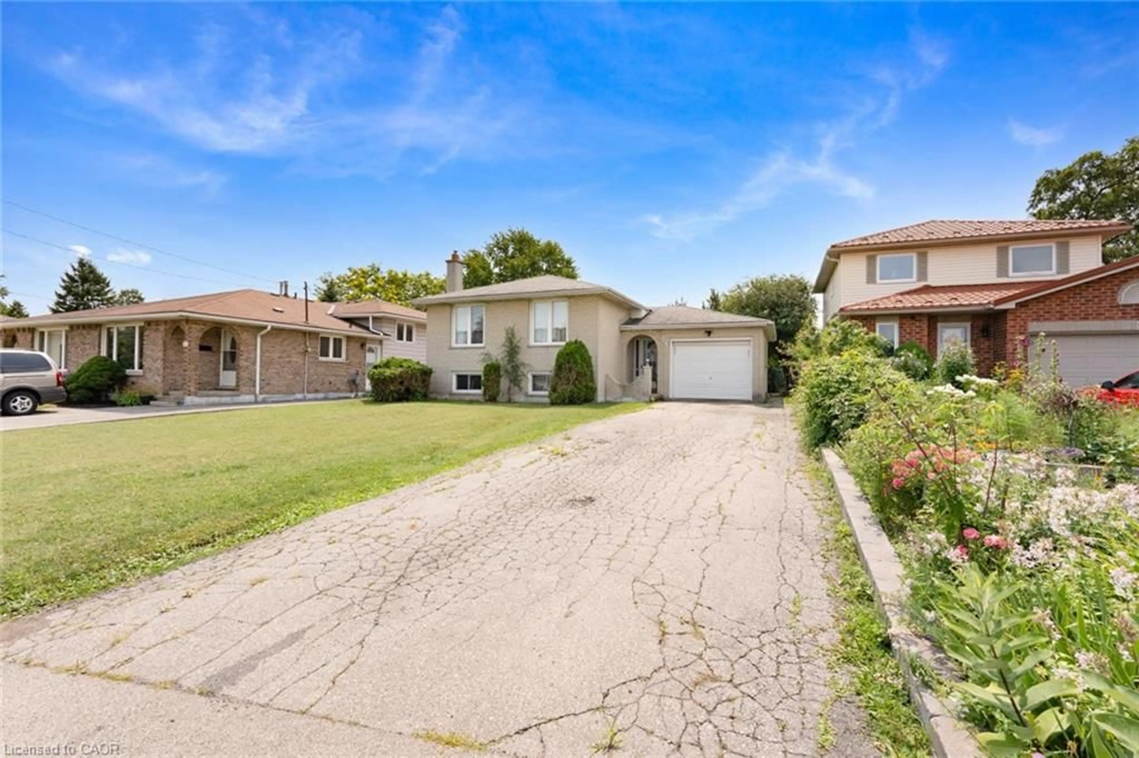 A pic from outside/outdoor area/front of a property/back of a property/a pic from drone, street for 591 Mohawk Rd, Hamilton Ontario L8C 1X5