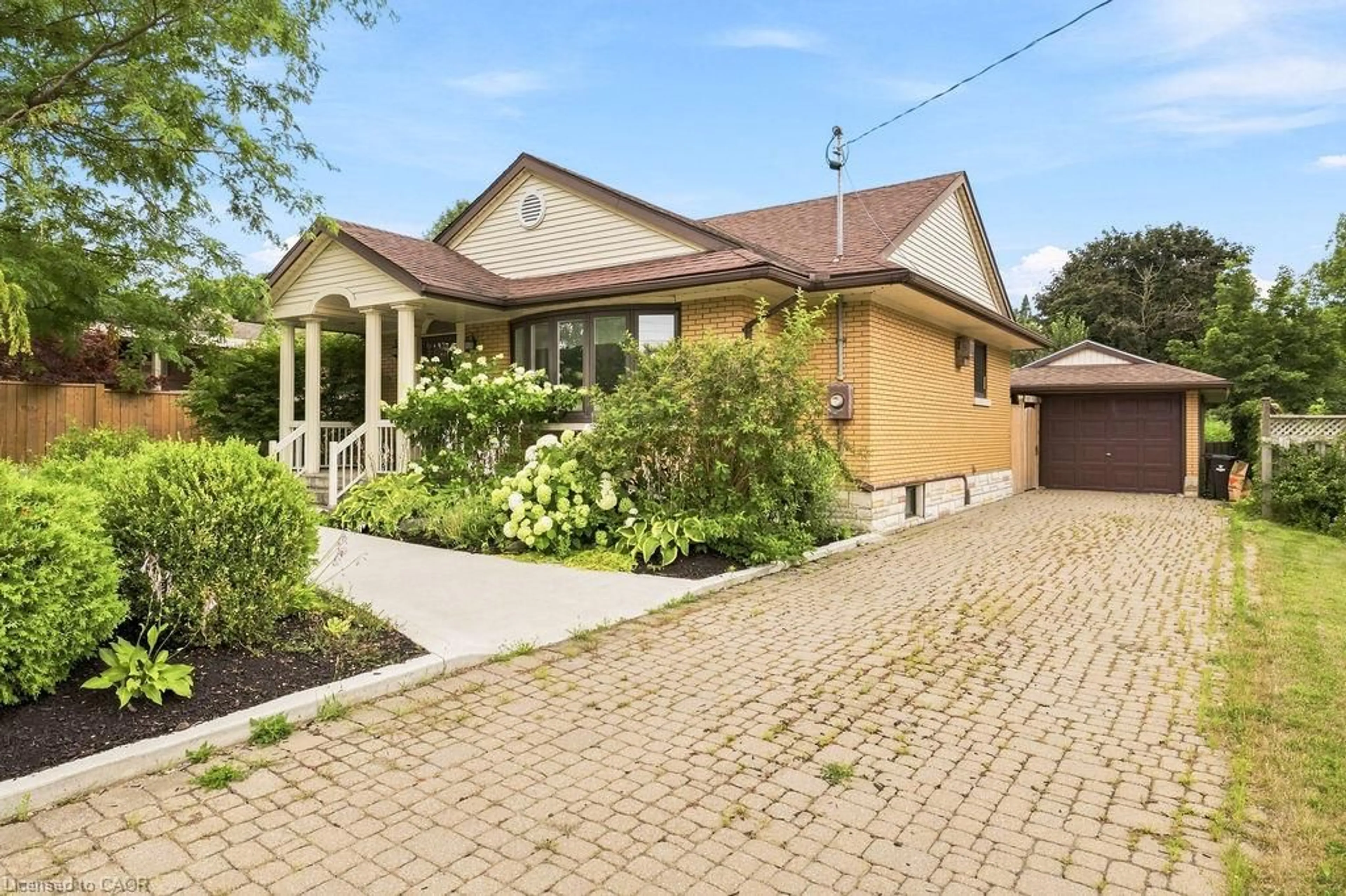 A pic from outside/outdoor area/front of a property/back of a property/a pic from drone, street for 67 Weber St, Waterloo Ontario N2J 1Z8