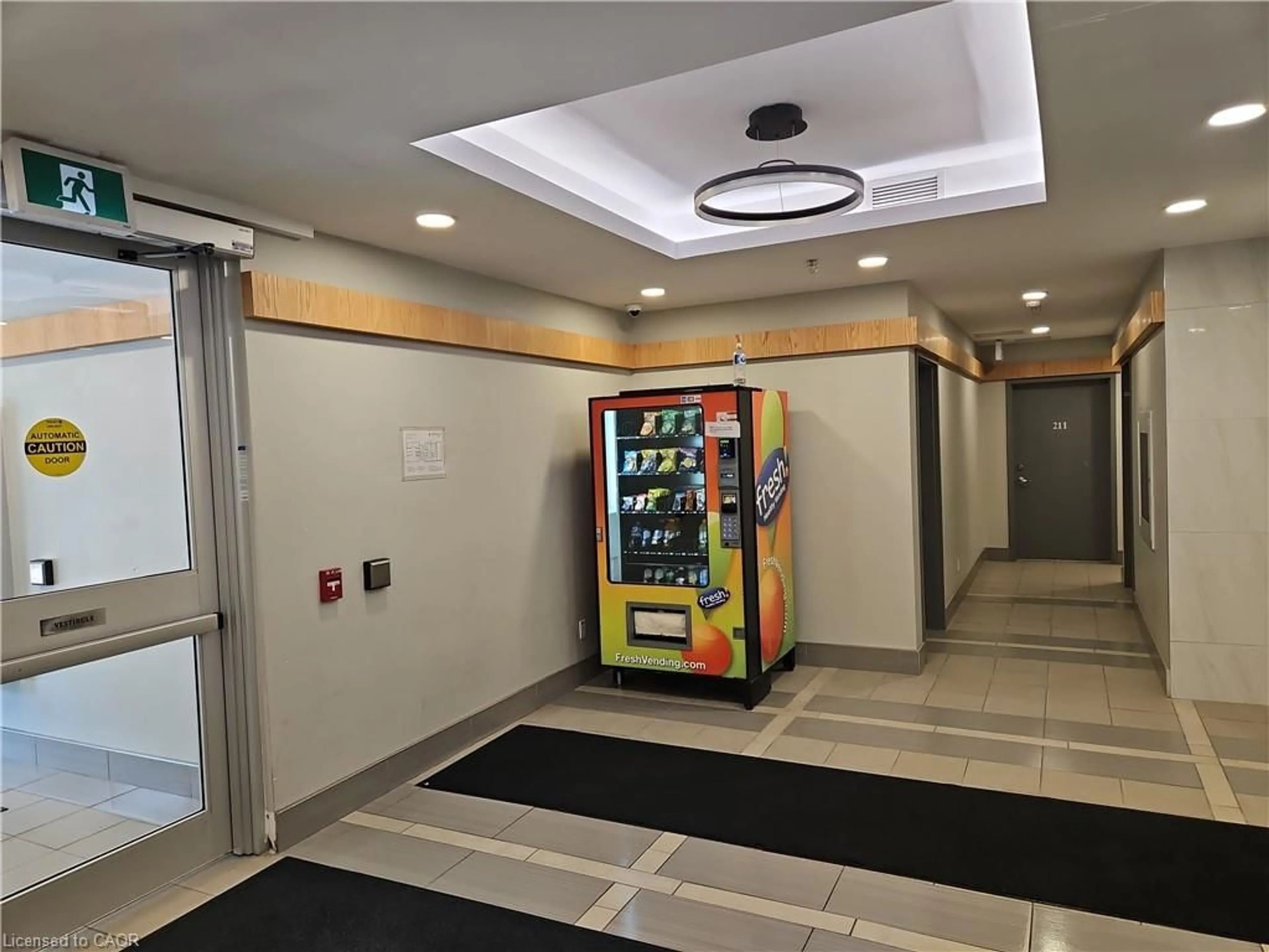 Indoor foyer for 258B Sunview St #255, Waterloo Ontario N2L 3V9