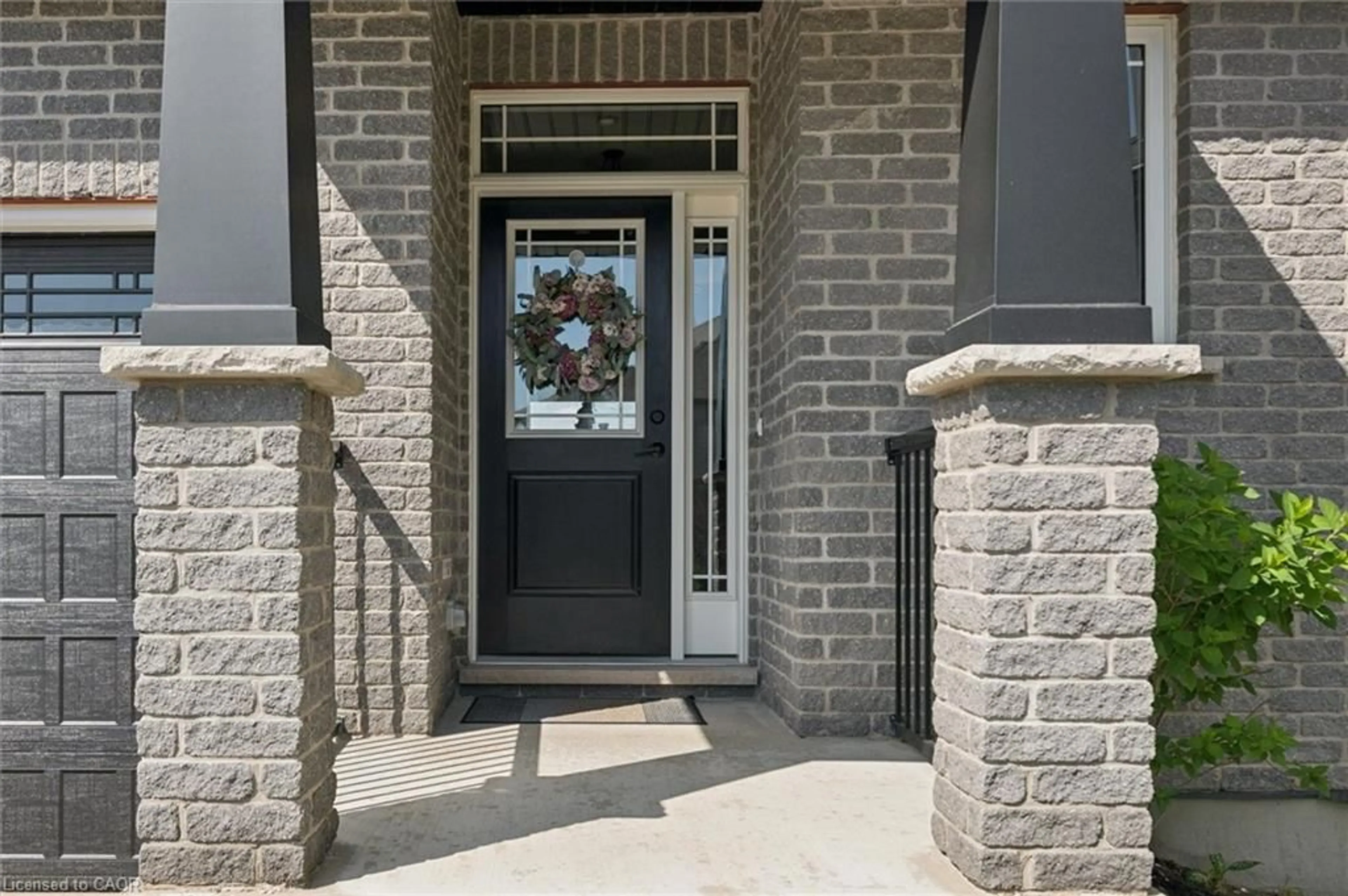 Indoor entryway for 10 Sparrow Cres, Grand Valley Ontario L9W 0R7