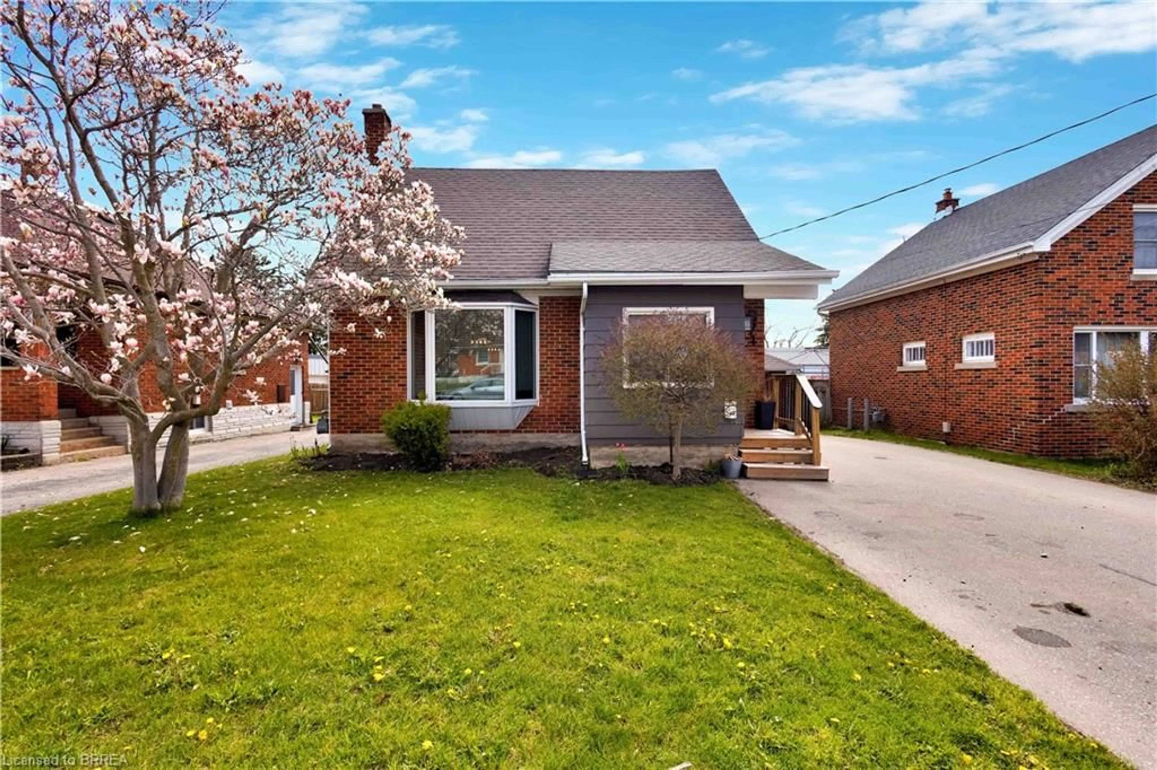 Home with brick exterior material, street for 371 Ottawa St, Kitchener Ontario N2M 3P3