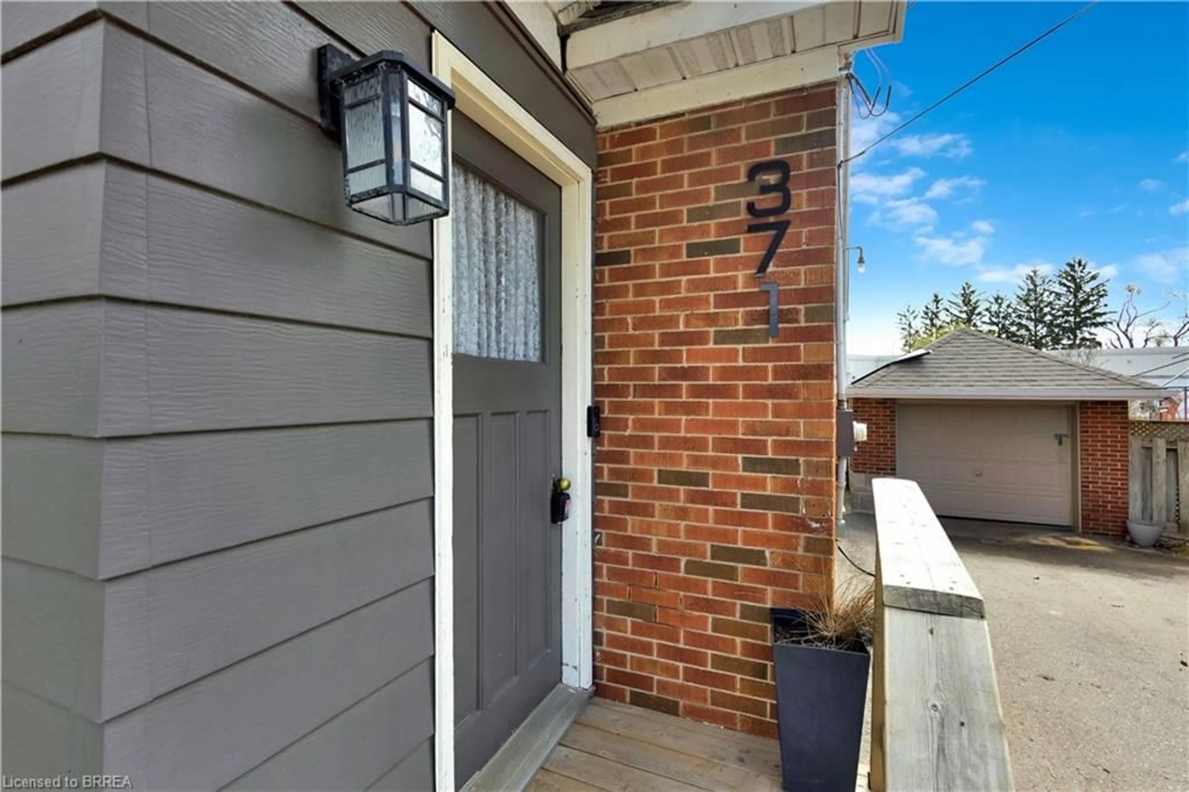 Unknown for 371 Ottawa St, Kitchener Ontario N2M 3P3