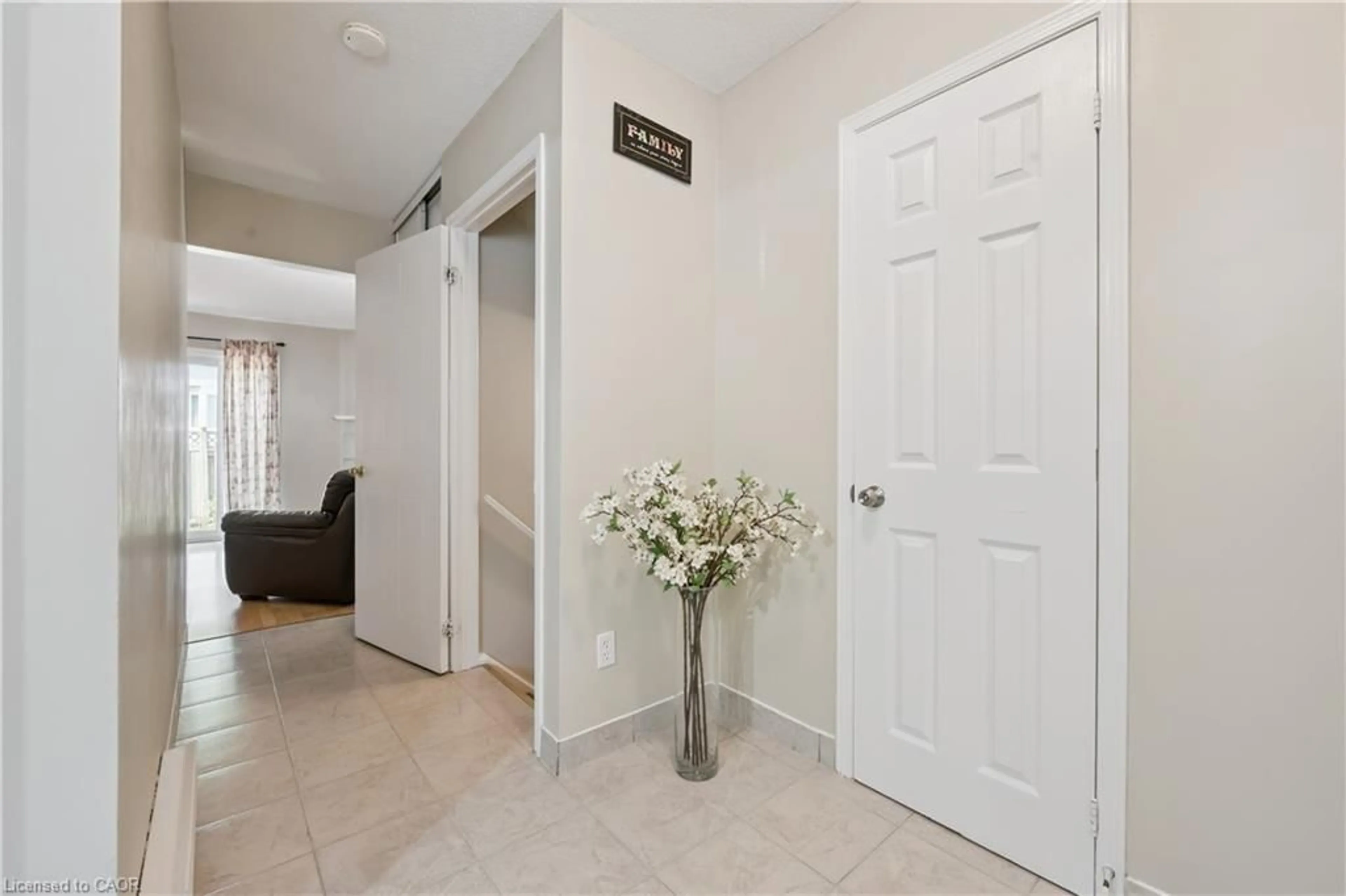 Indoor entryway for 219 Kingswood Dr #59, Kitchener Ontario N2E 3J4