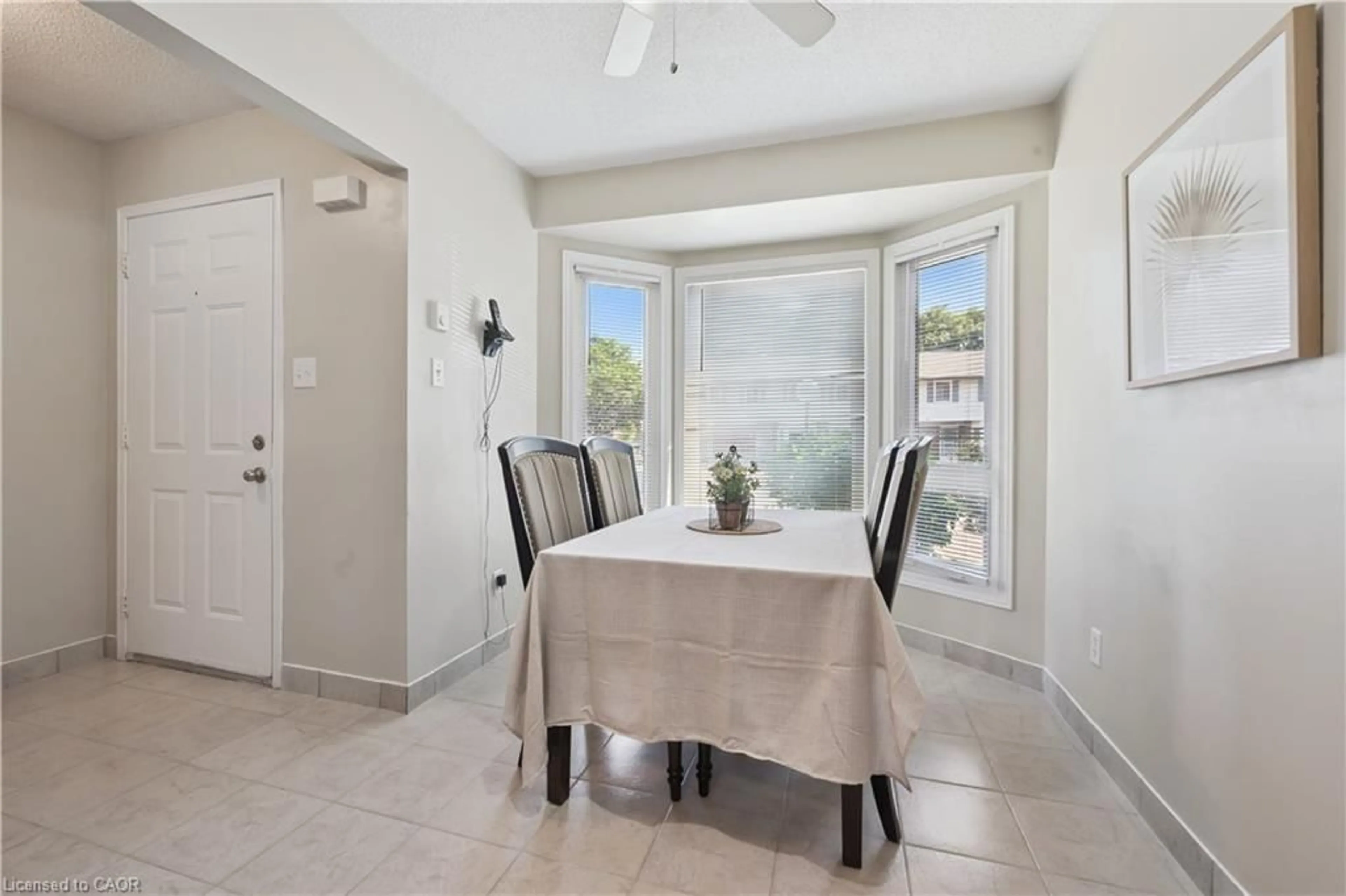 Dining room, ceramic/tile floor for 219 Kingswood Dr #59, Kitchener Ontario N2E 3J4