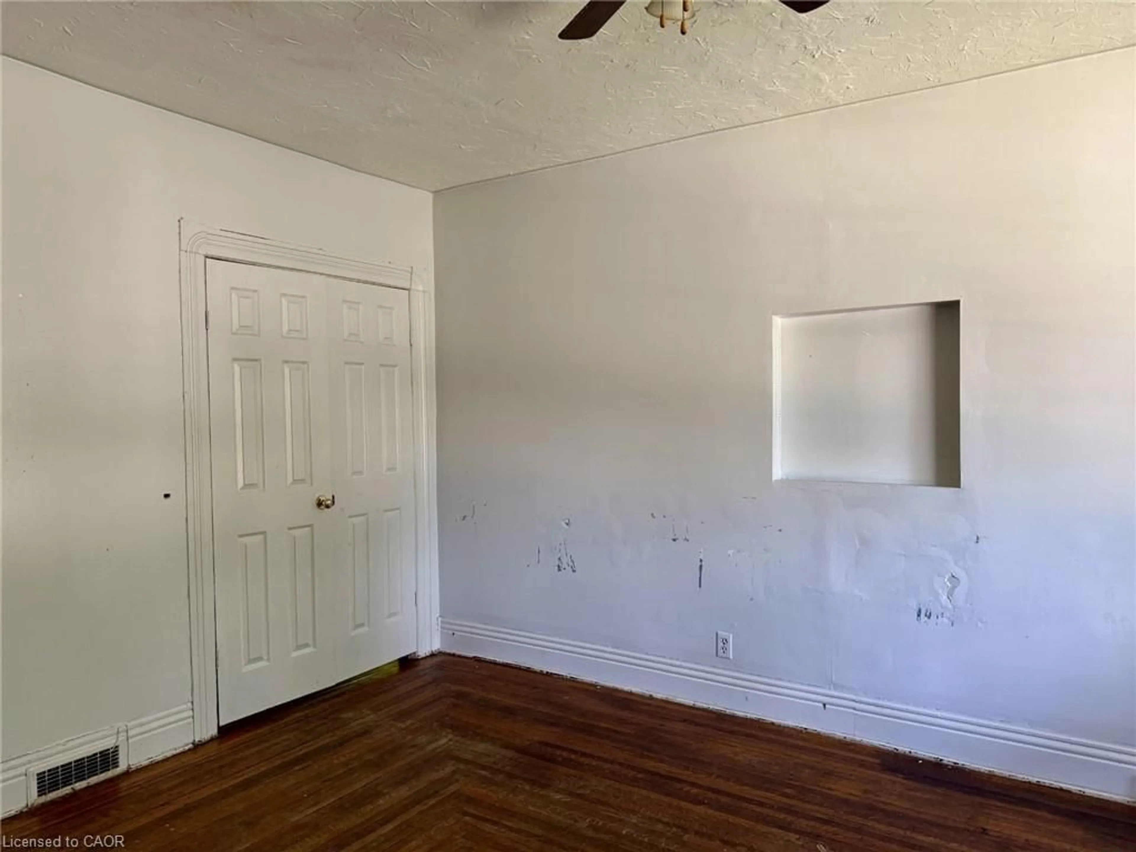 A pic of a room for 54 Ellis St, Port Rowan Ontario N0E 1M0