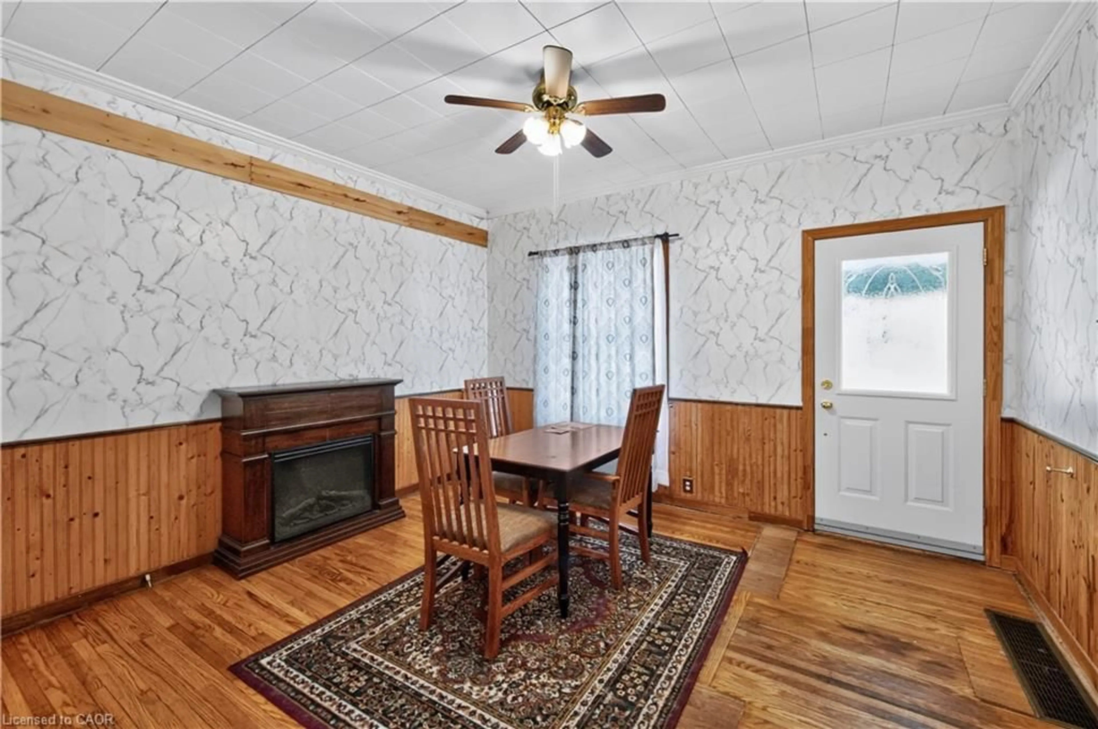 Dining room, wood/laminate floor for 155 Elgin St, Brantford Ontario N3S 5A4