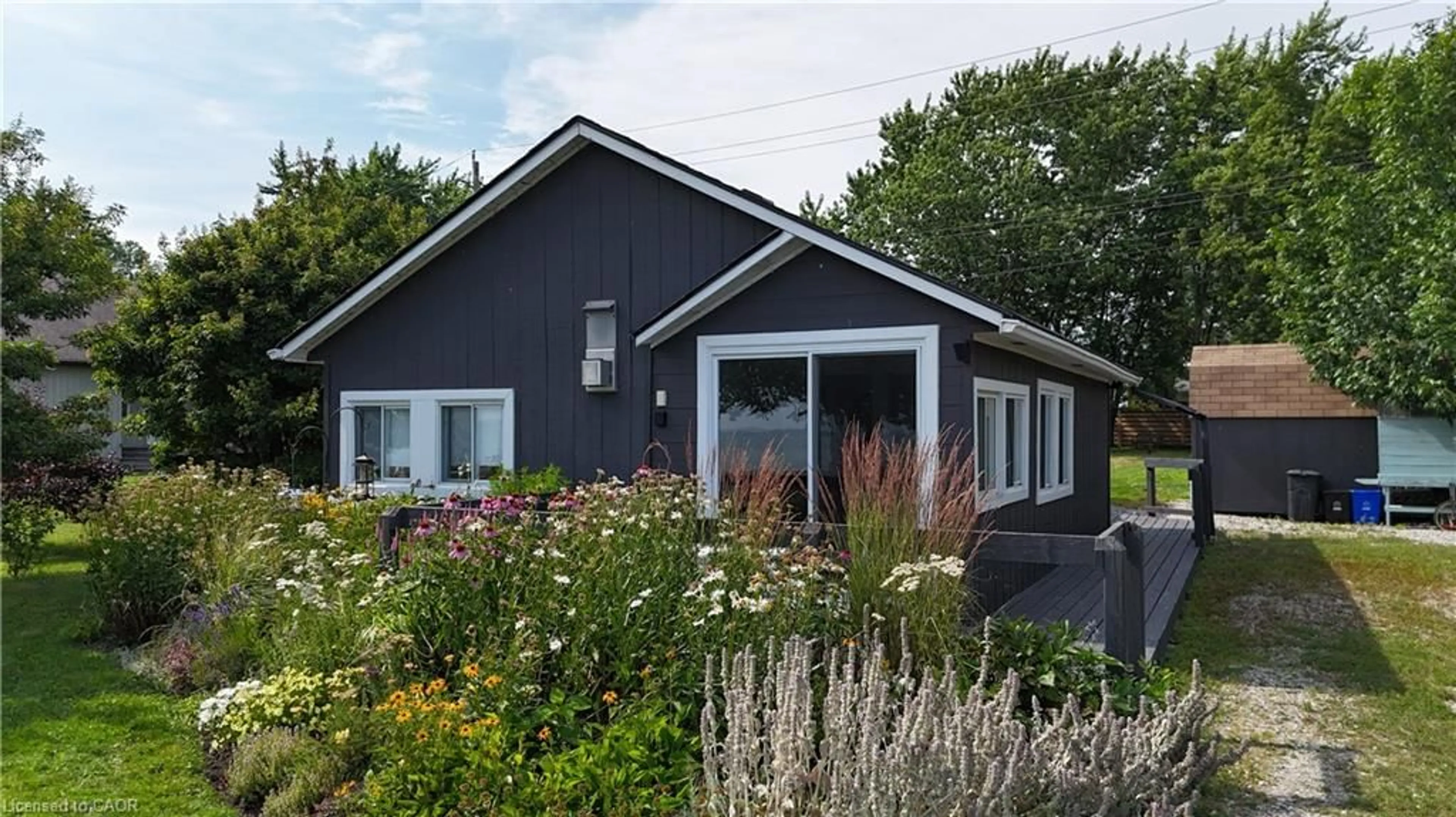 Home with vinyl exterior material, street for 39 Blue Water Pky, Selkirk Ontario N0A 1P0