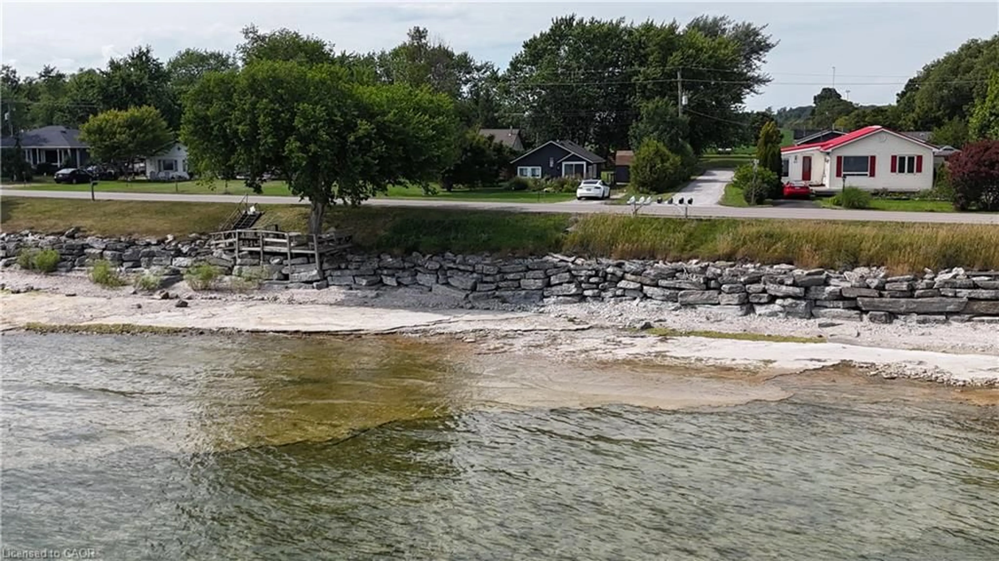 A pic from outside/outdoor area/front of a property/back of a property/a pic from drone, water/lake/river/ocean view for 39 Blue Water Pky, Selkirk Ontario N0A 1P0