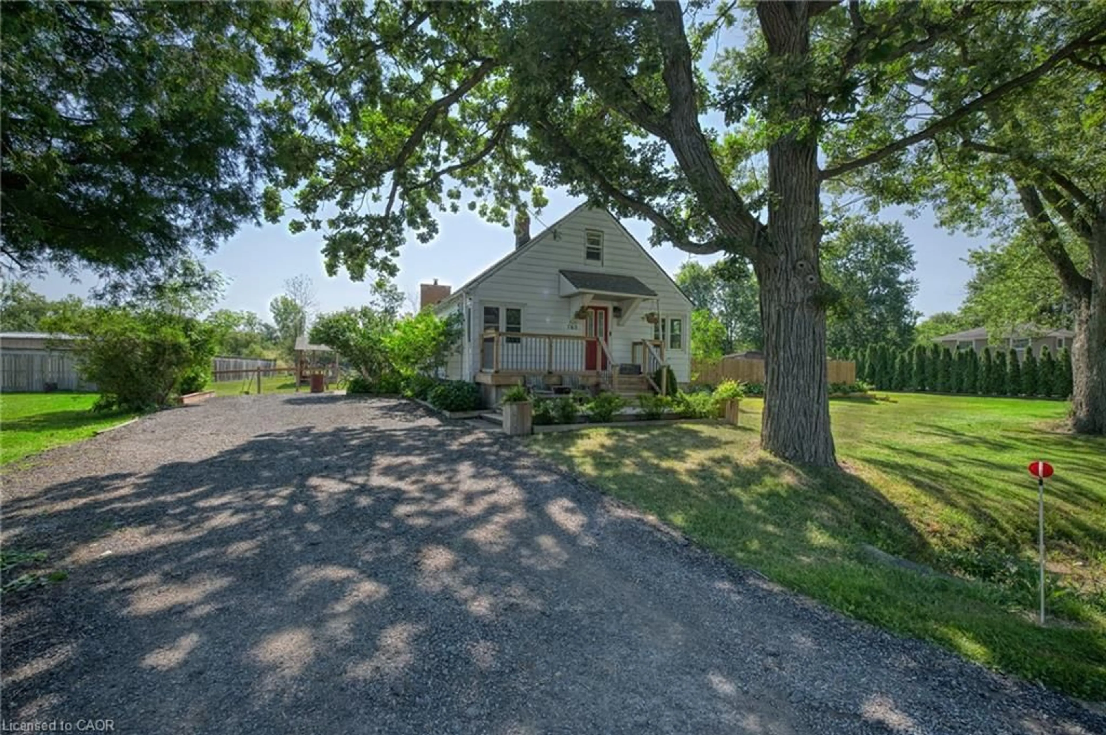 A pic from outside/outdoor area/front of a property/back of a property/a pic from drone, street for 765 Church St, Pelham Ontario L0S 1C0