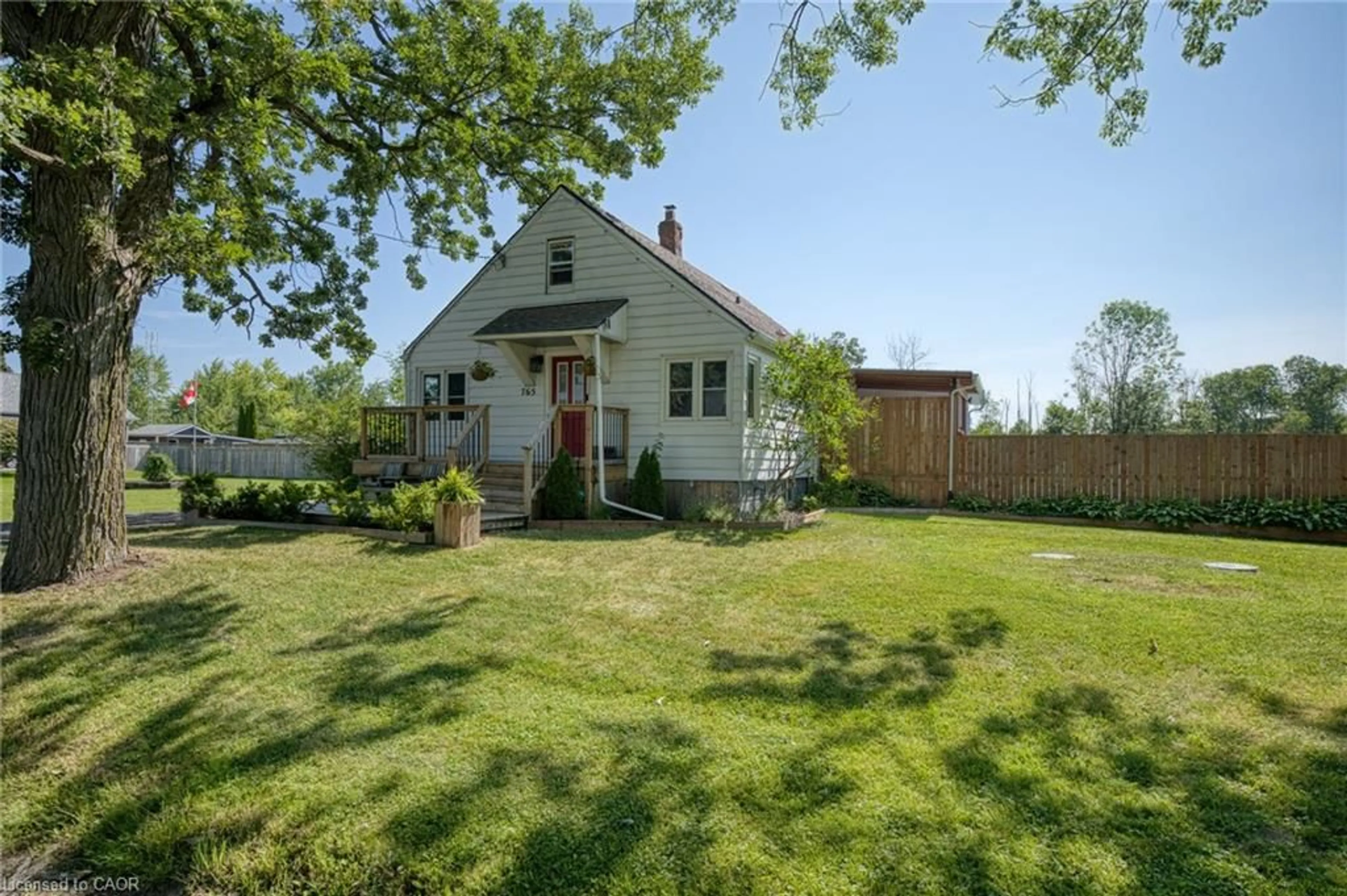 A pic from outside/outdoor area/front of a property/back of a property/a pic from drone, street for 765 Church St, Pelham Ontario L0S 1C0
