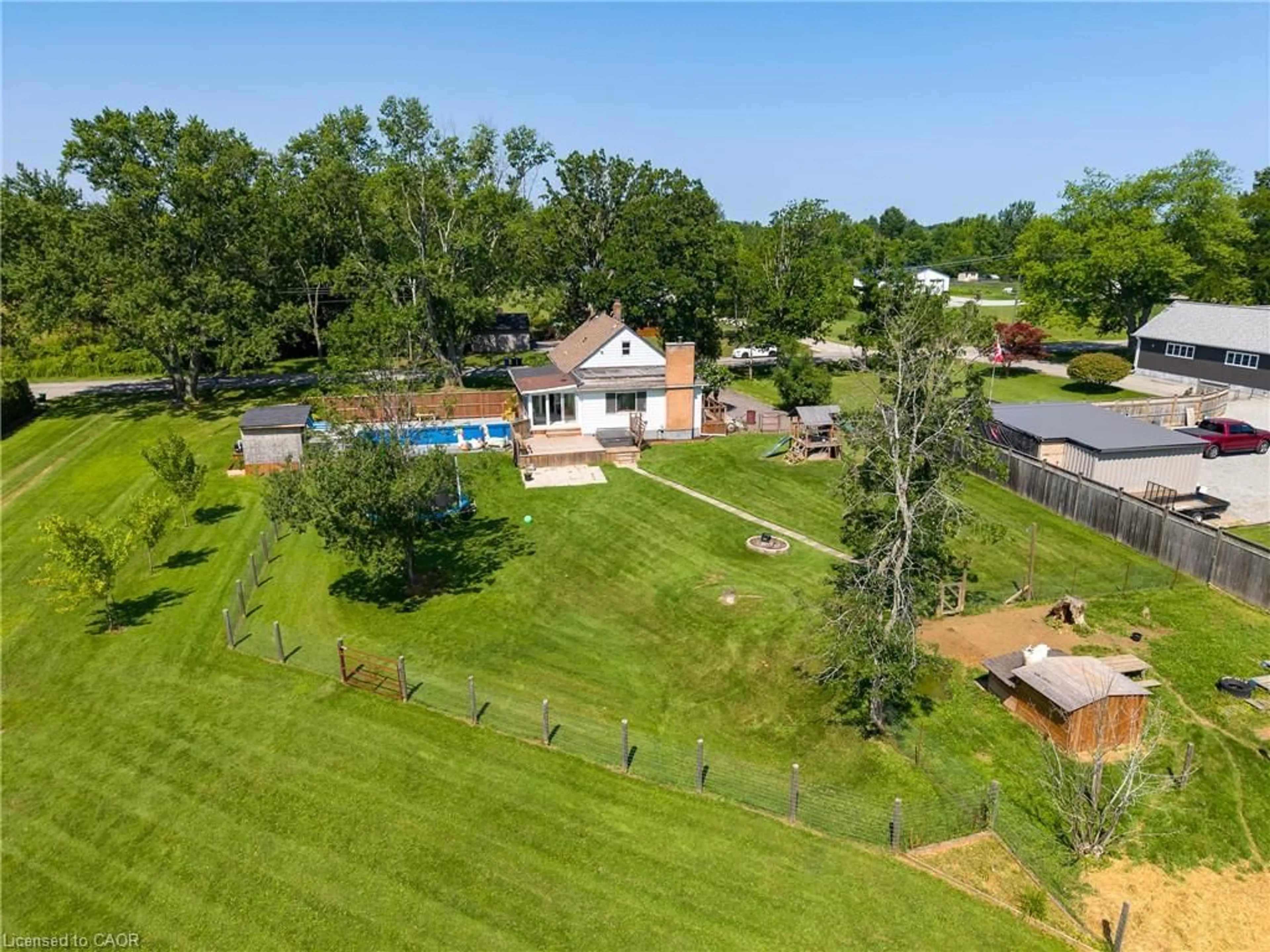 A pic from outside/outdoor area/front of a property/back of a property/a pic from drone, water/lake/river/ocean view for 765 Church St, Pelham Ontario L0S 1C0