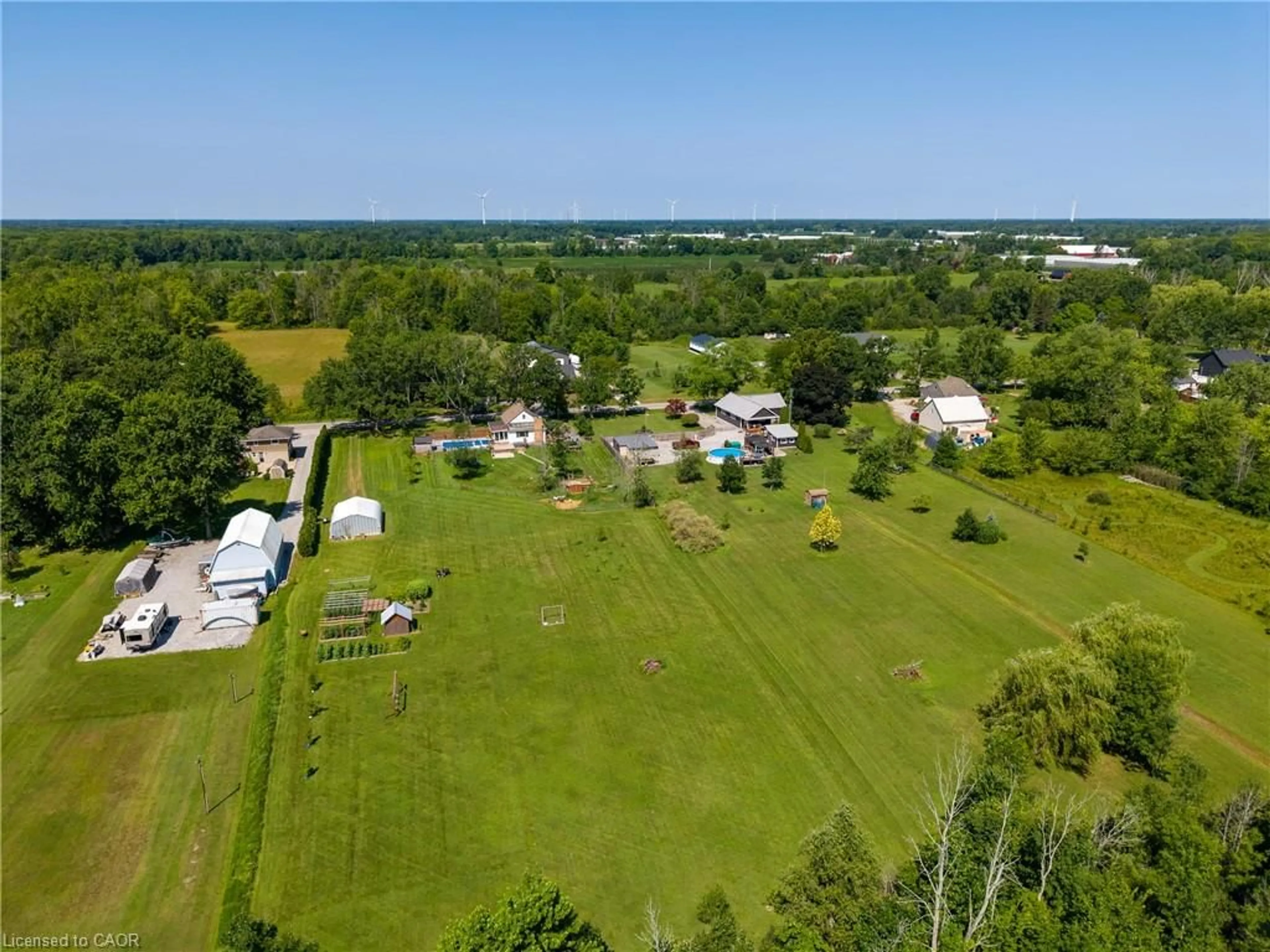 A pic from outside/outdoor area/front of a property/back of a property/a pic from drone, mountain view for 765 Church St, Pelham Ontario L0S 1C0