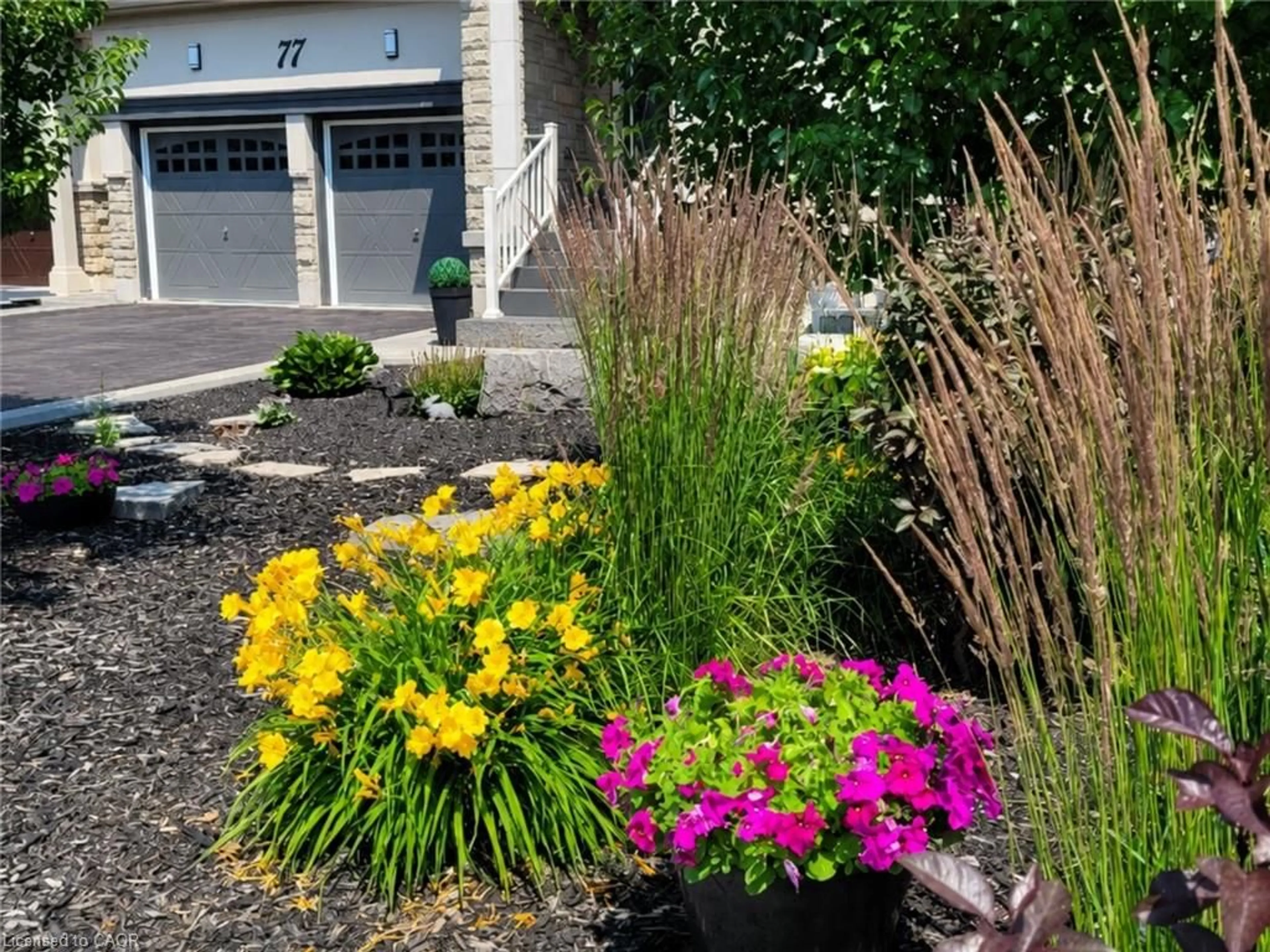 Patio, street for 77 Copeland Cres, Cookstown Ontario L0L 1L0