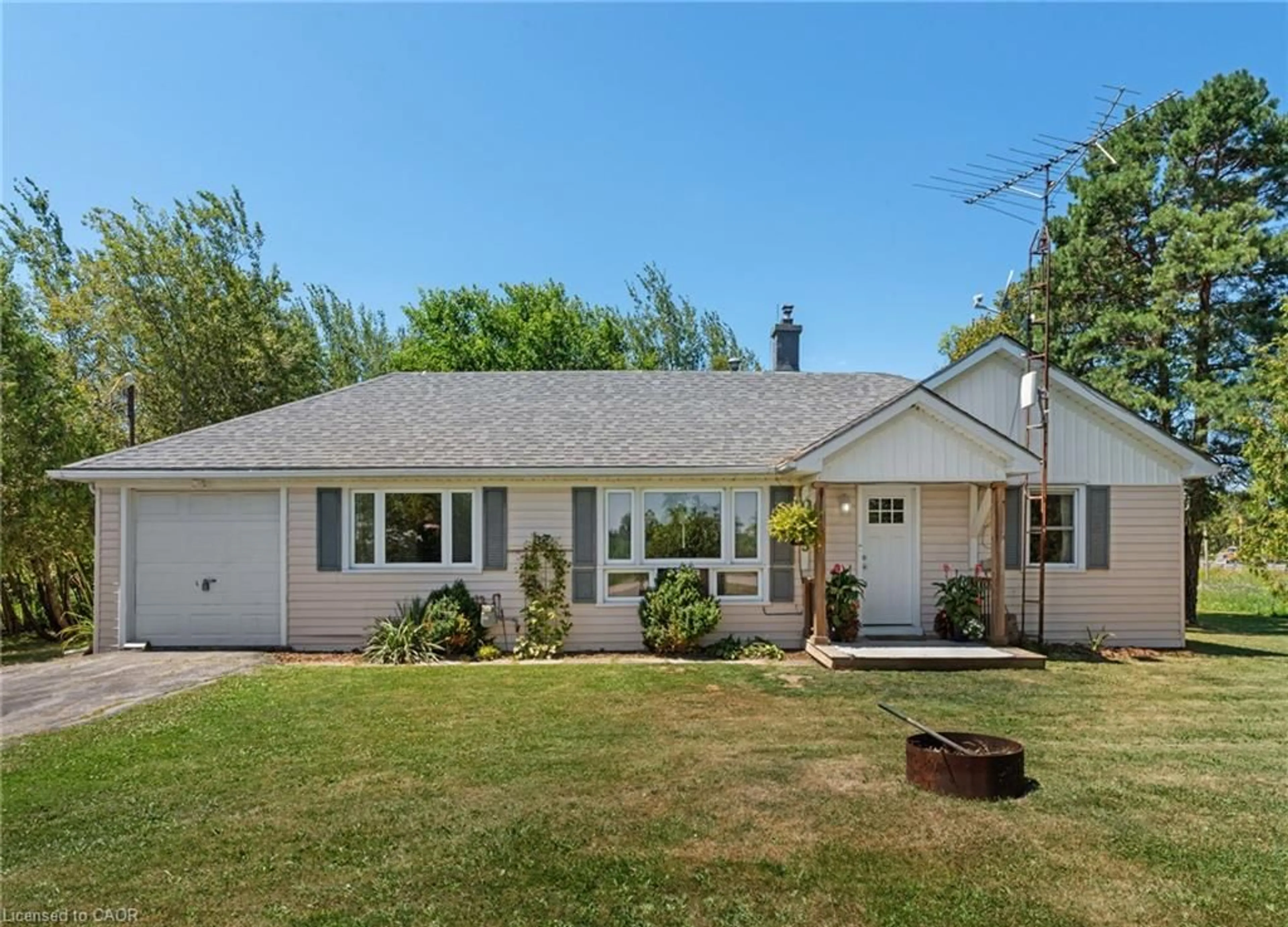 Home with vinyl exterior material, street for 3 Bousfield Lane, Jarvis Ontario N0A 1J0