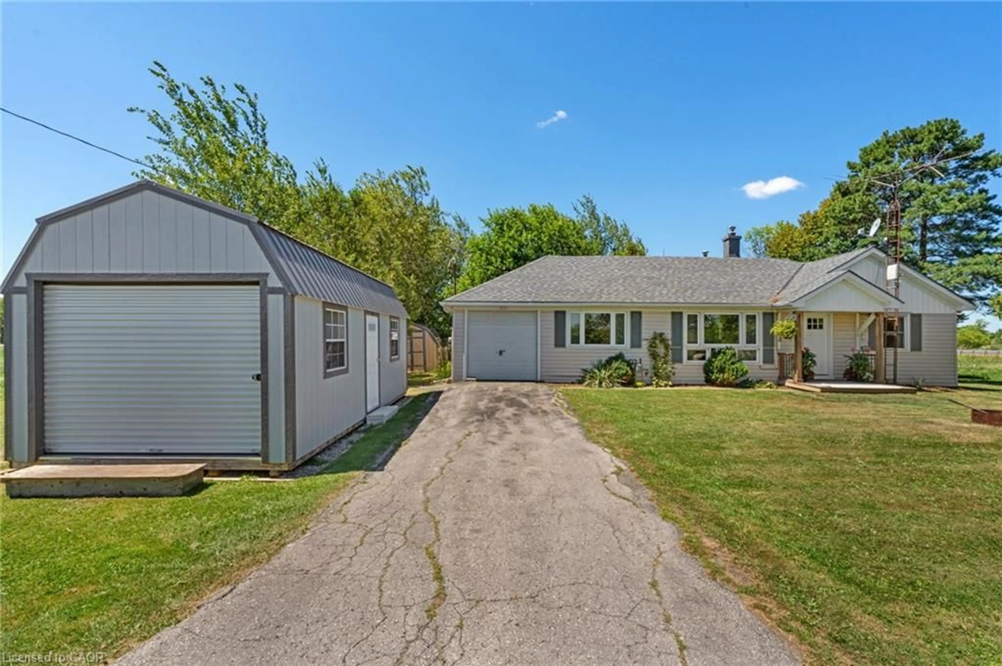 A pic from outside/outdoor area/front of a property/back of a property/a pic from drone, street for 3 Bousfield Lane, Jarvis Ontario N0A 1J0