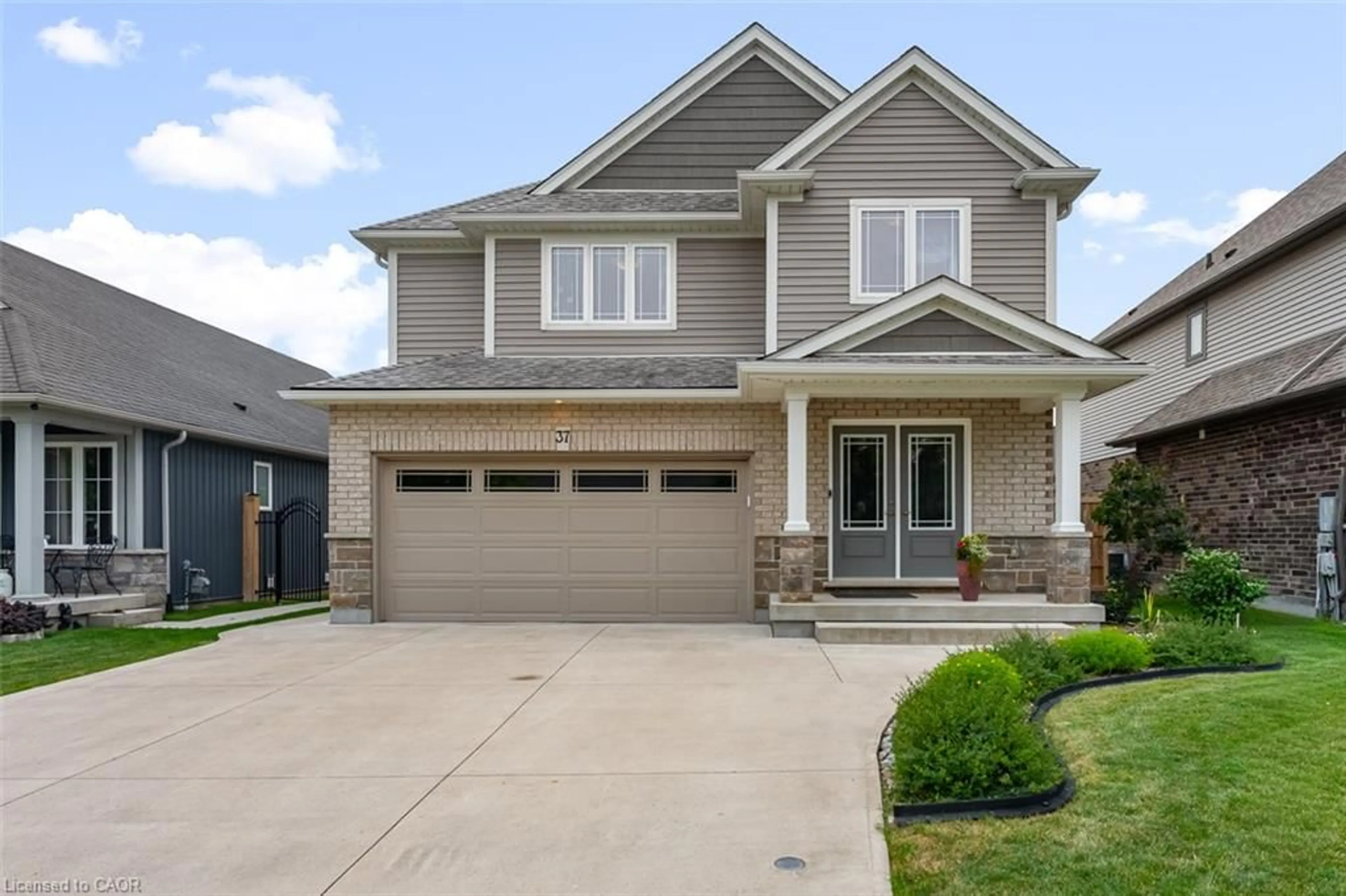 Home with brick exterior material, street for 37 Mcfarland St, Thorold Ontario L2V 0E5