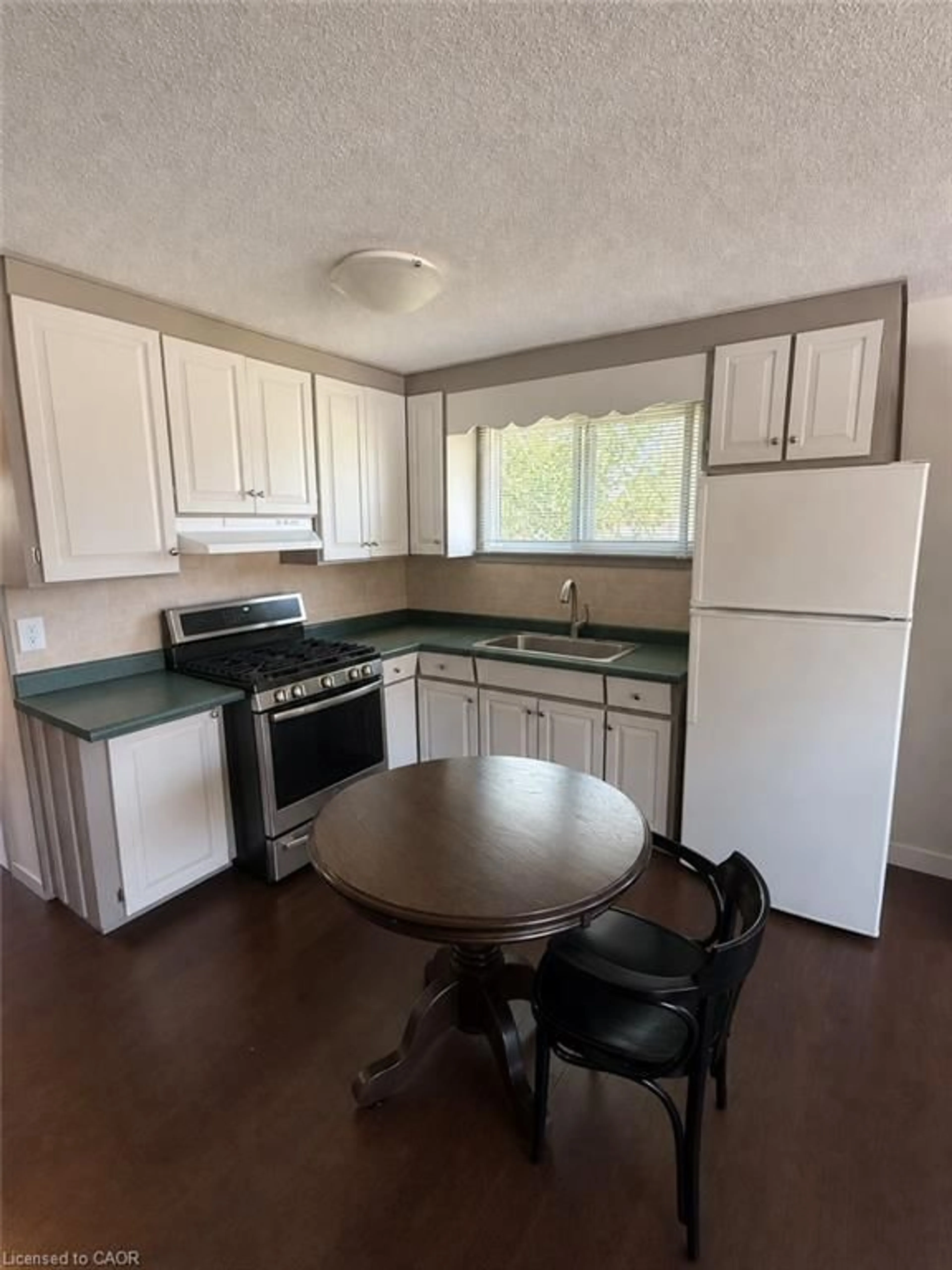 Standard kitchen, wood/laminate floor for 630 Main St, Dunnville Ontario N1A 1W7