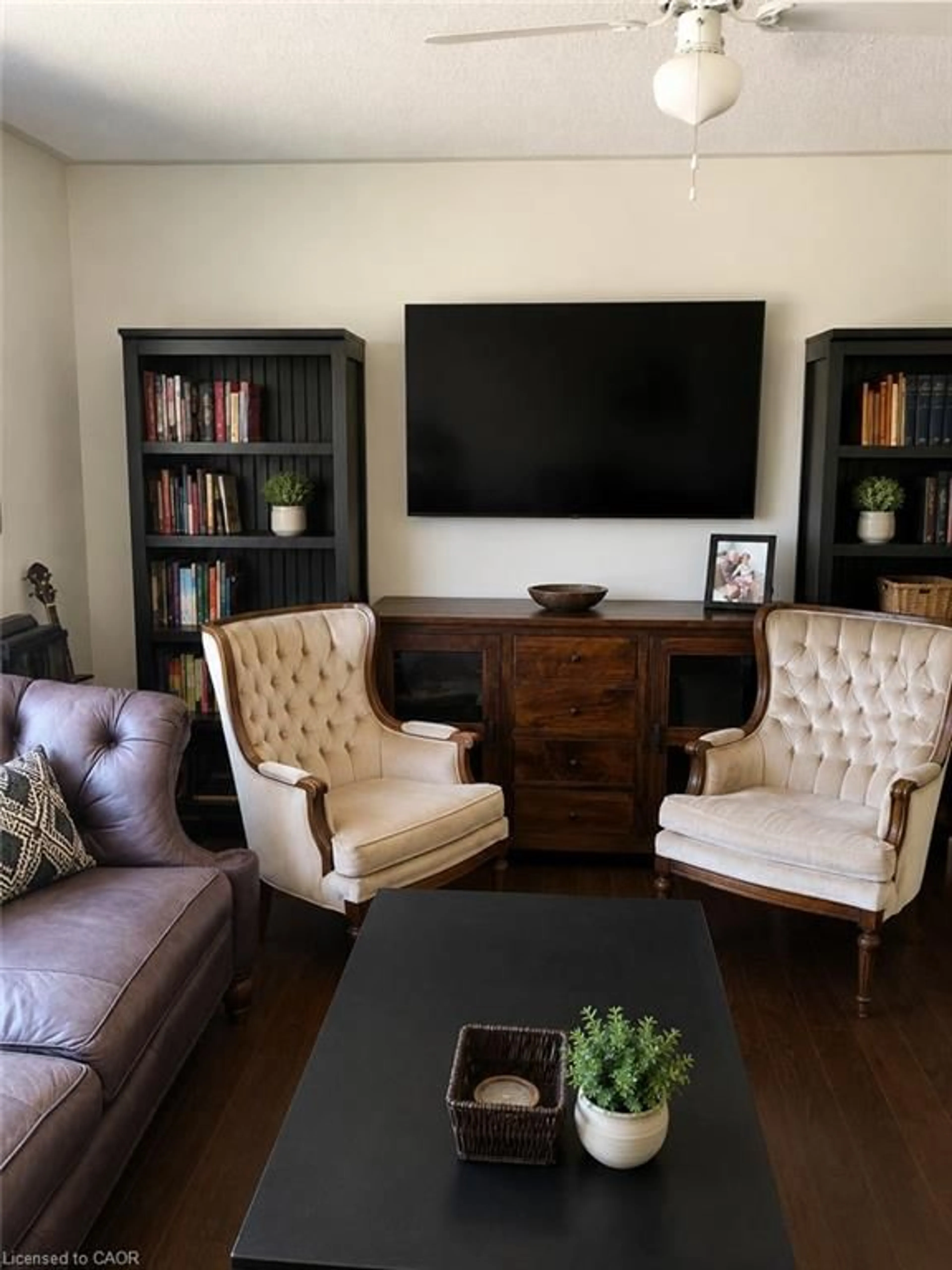 Living room with furniture, wood/laminate floor for 630 Main St, Dunnville Ontario N1A 1W7