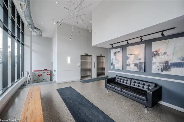1 Victoria St #811, Kitchener 2