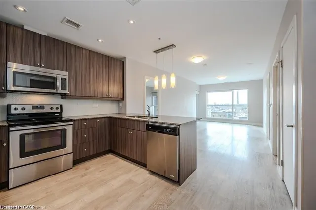 1 Victoria St #811, Kitchener 5