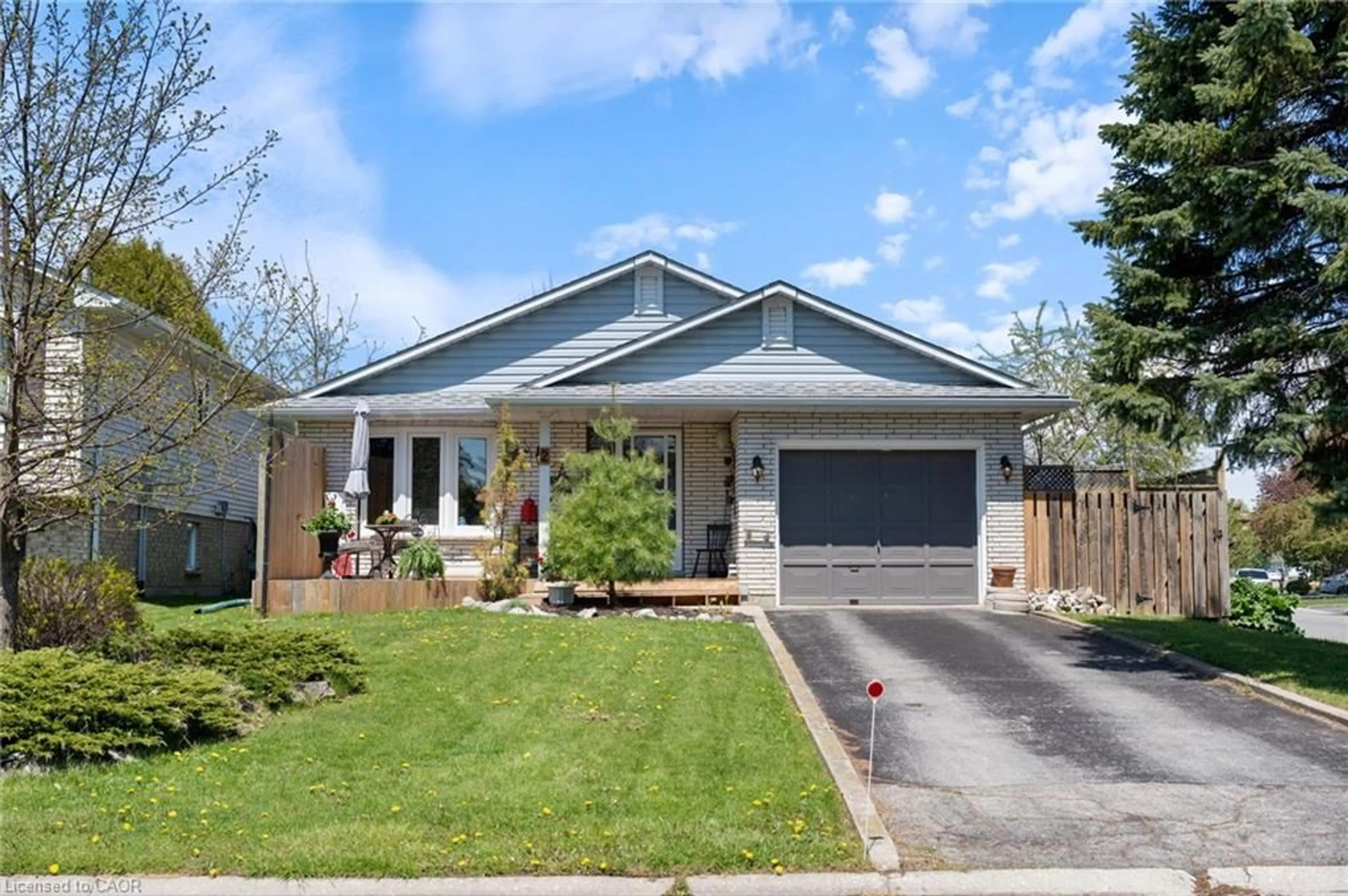 Home with vinyl exterior material, street for 2 Hampton Crt, Port Dover Ontario N0A 1N4