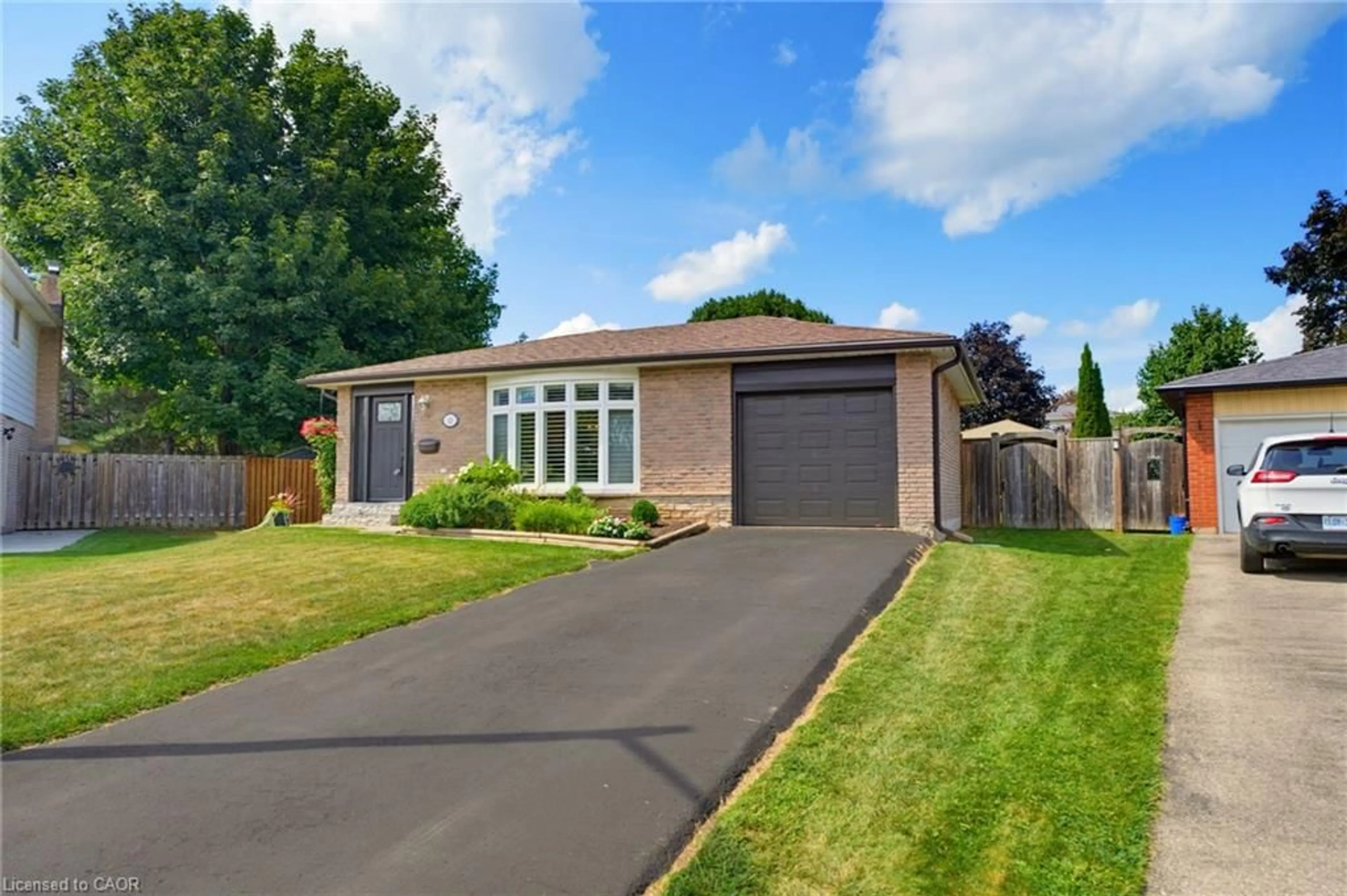 Home with brick exterior material, street for 20 Clover Crt, Paris Ontario N3L 3M7