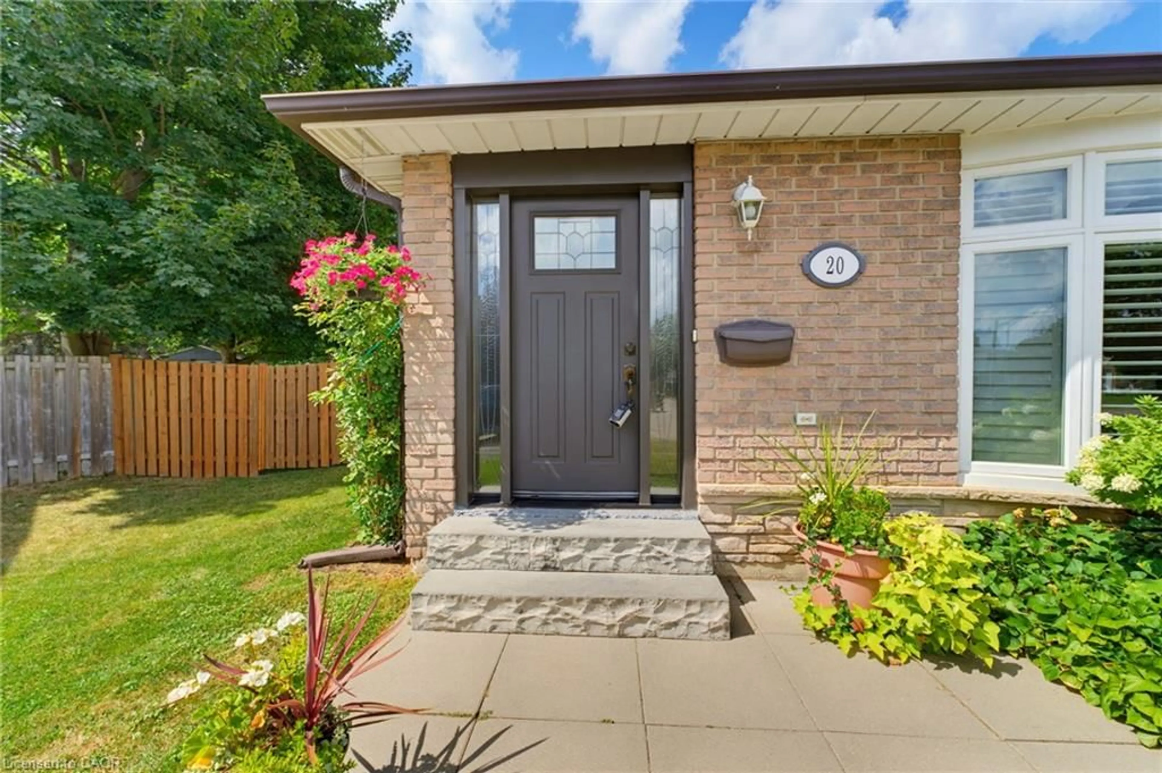Unknown for 20 Clover Crt, Paris Ontario N3L 3M7