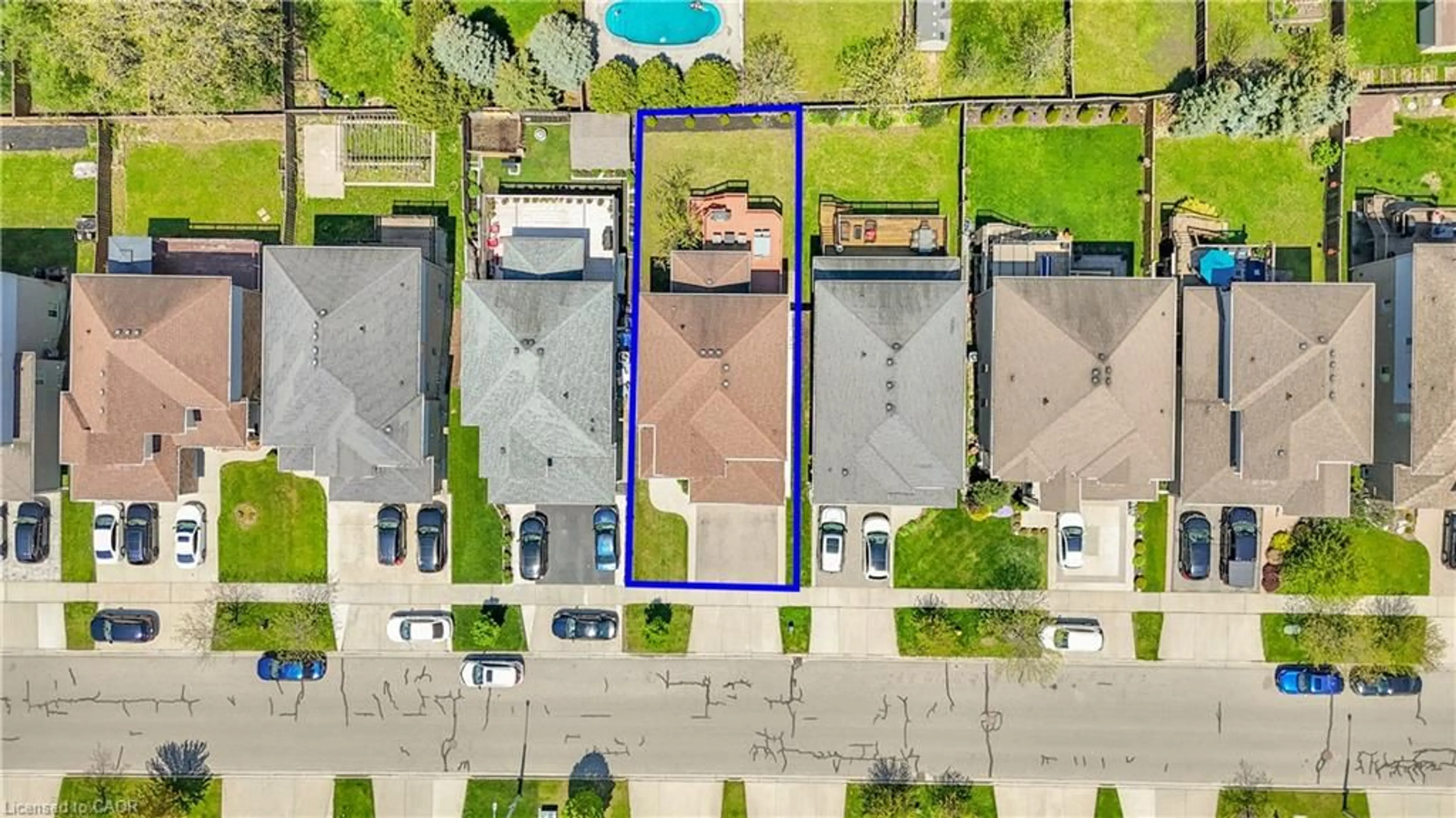 A pic from outside/outdoor area/front of a property/back of a property/a pic from drone, unknown for 73 Fitzgerald Dr, Cambridge Ontario N1T 2C6