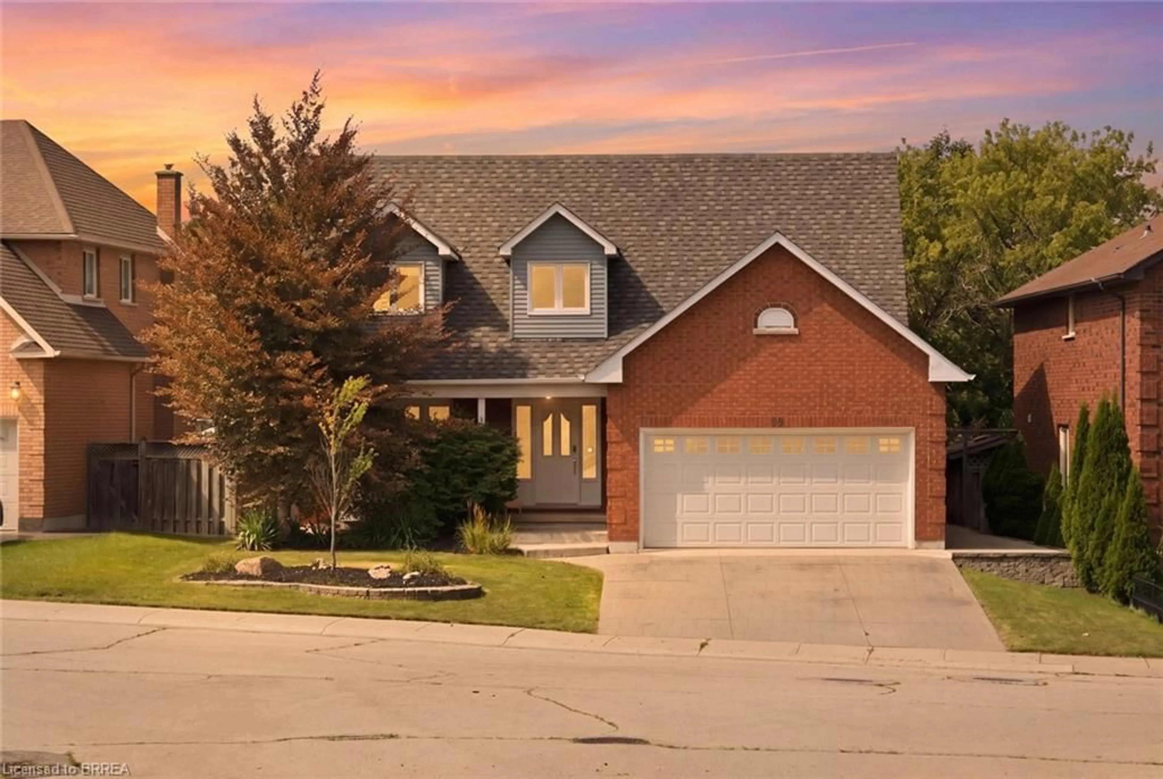 Home with brick exterior material, street for 92 National Dr, Hamilton Ontario L8G 5B3