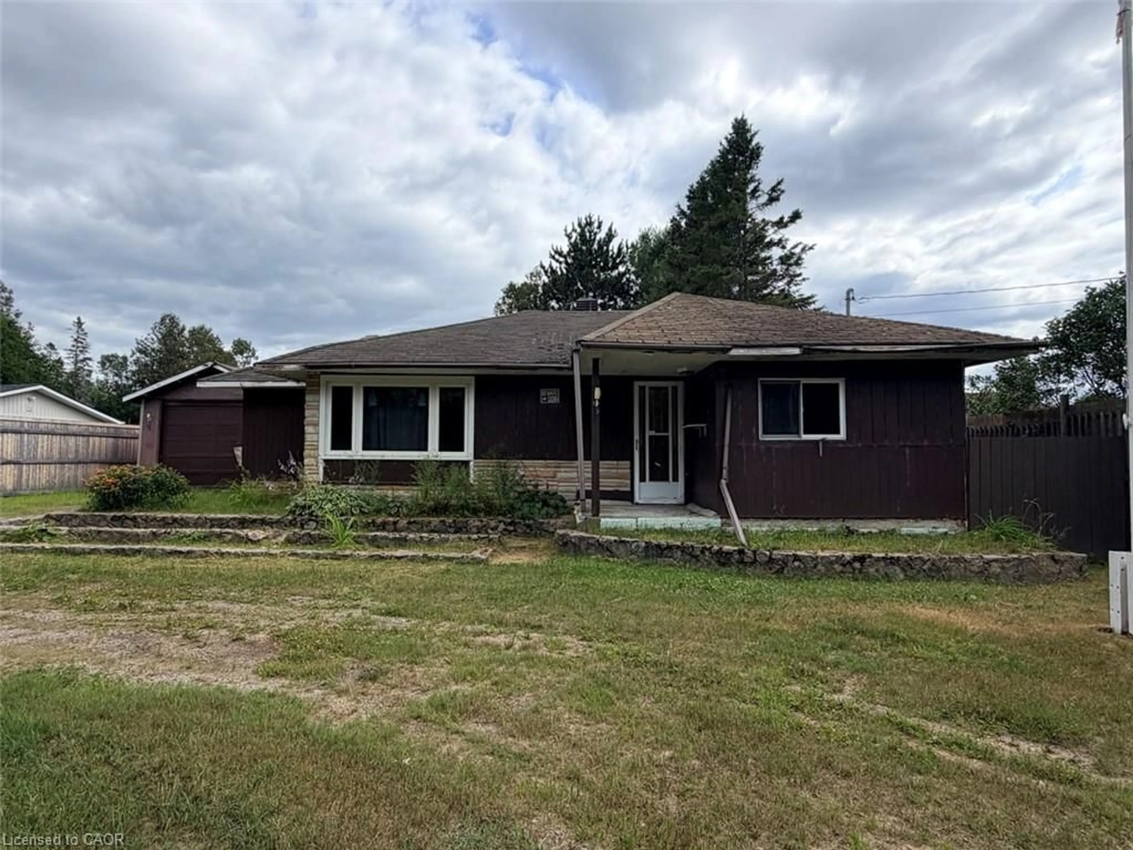 A pic from outside/outdoor area/front of a property/back of a property/a pic from drone, building for 63 Larchmount Dr, Chelmsford Ontario P0M 1J0