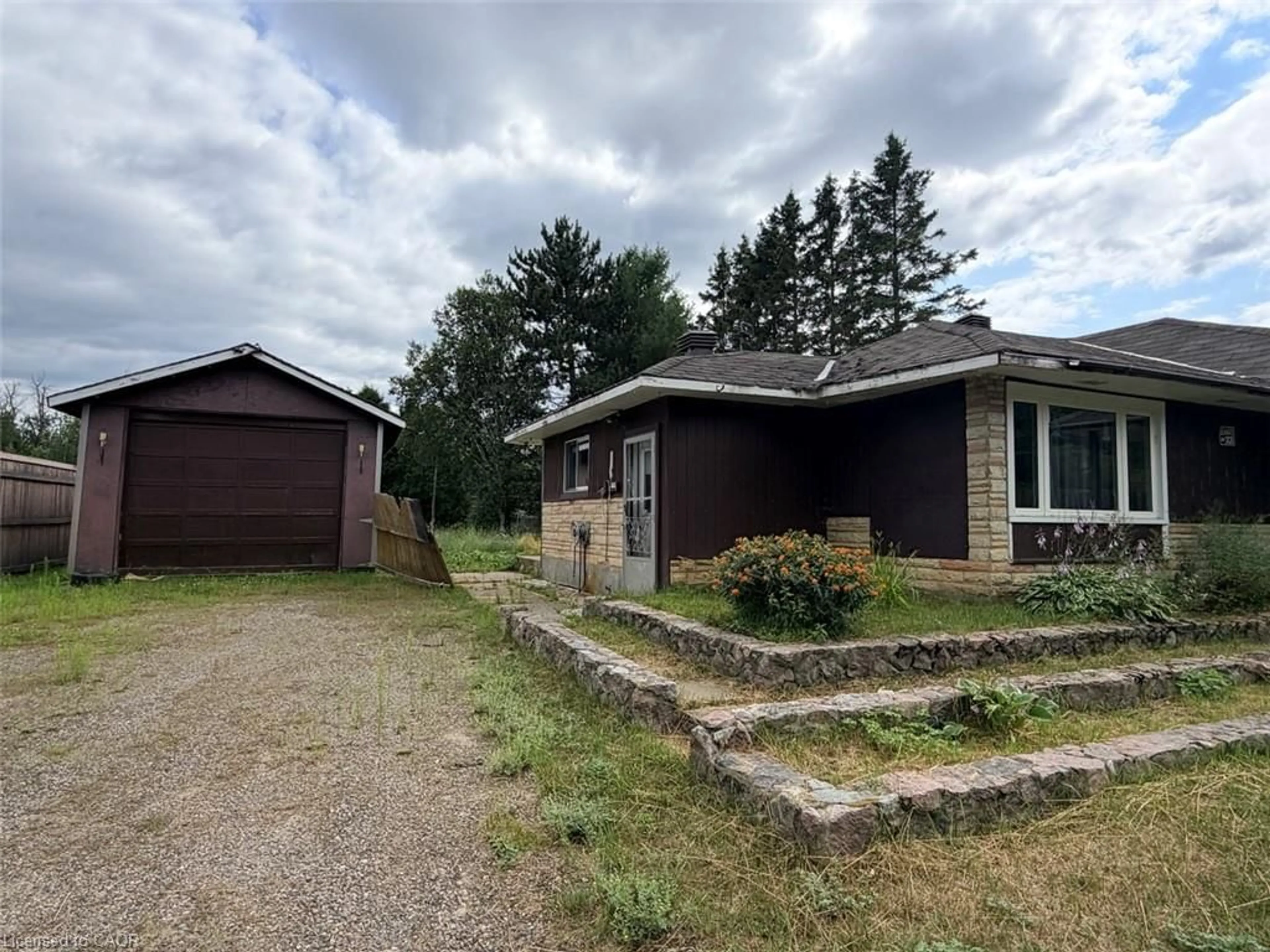 A pic from outside/outdoor area/front of a property/back of a property/a pic from drone, building for 63 Larchmount Dr, Chelmsford Ontario P0M 1J0