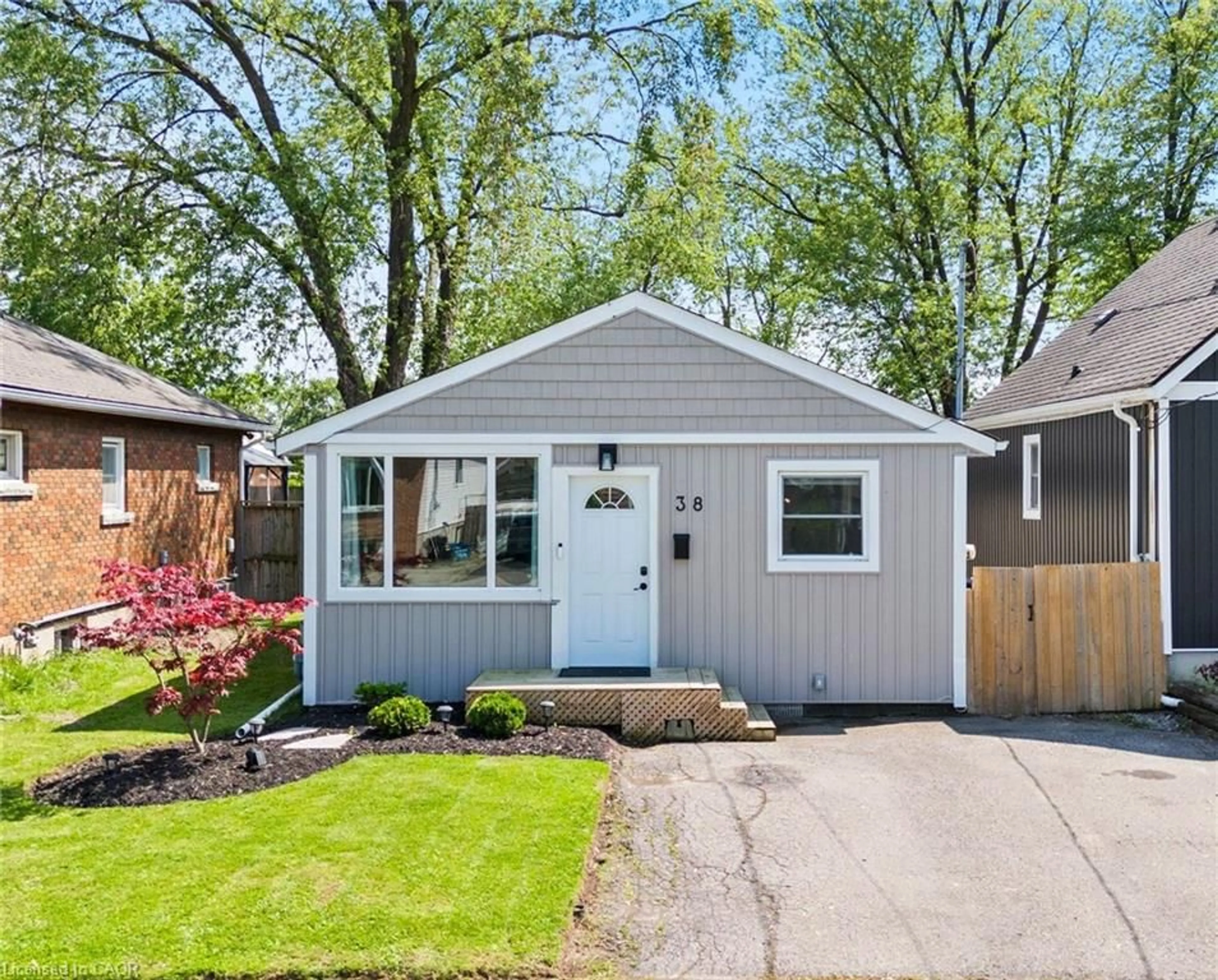 Home with vinyl exterior material, street for 38 Alexandra Blvd, St. Catharines Ontario L2P 1J9