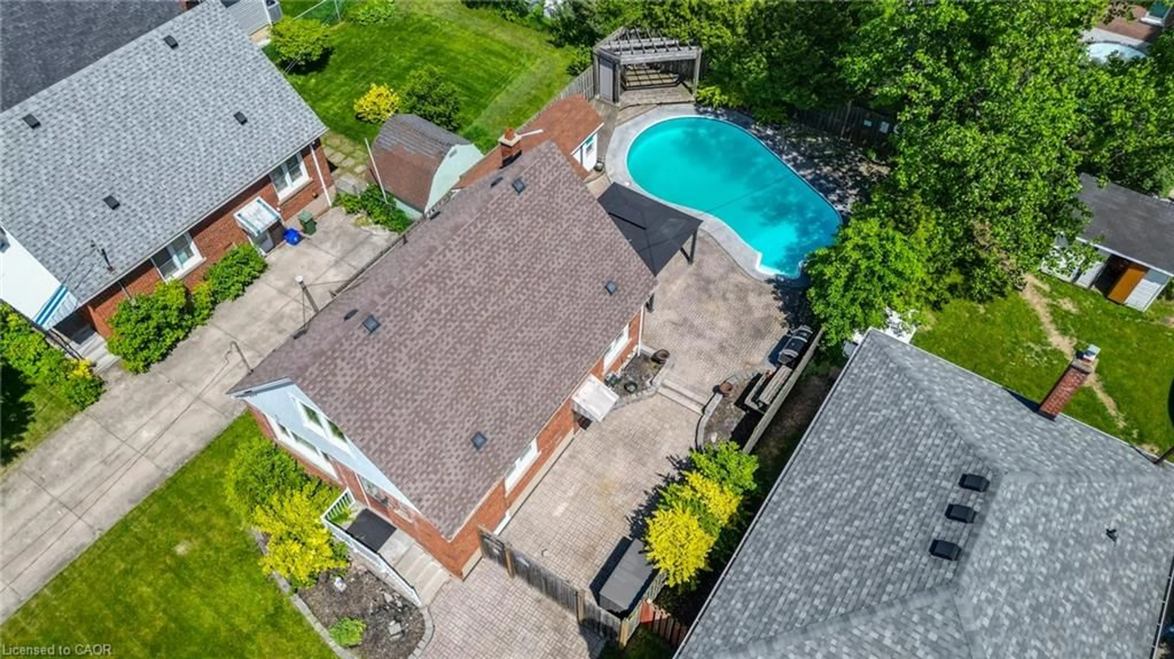 A pic from outside/outdoor area/front of a property/back of a property/a pic from drone, street for 27 Delevan Cres, Hamilton Ontario L9A 4A8
