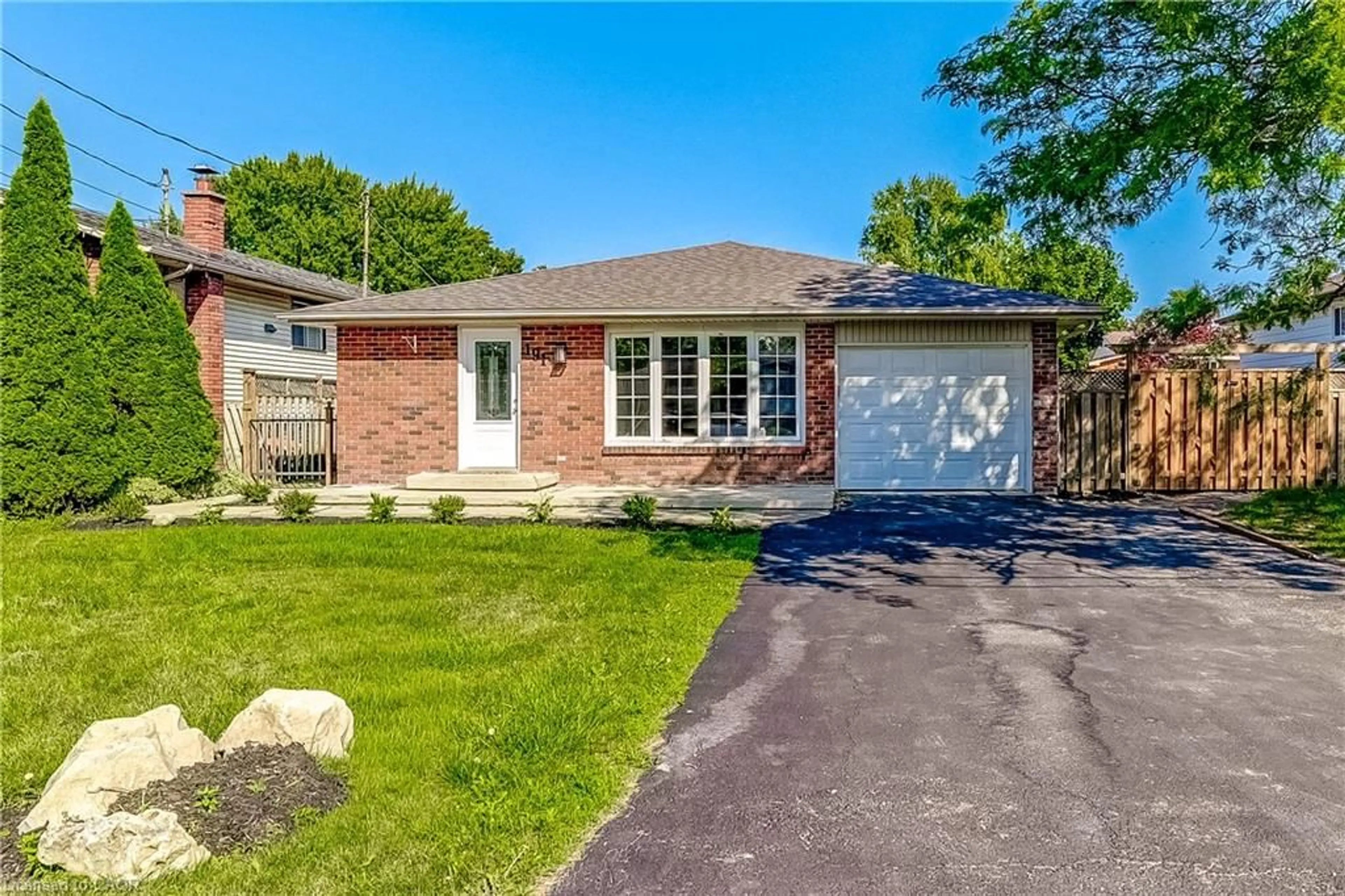 Home with brick exterior material, street for 191 Glenmor Dr, Caledonia Ontario N3W 1K3